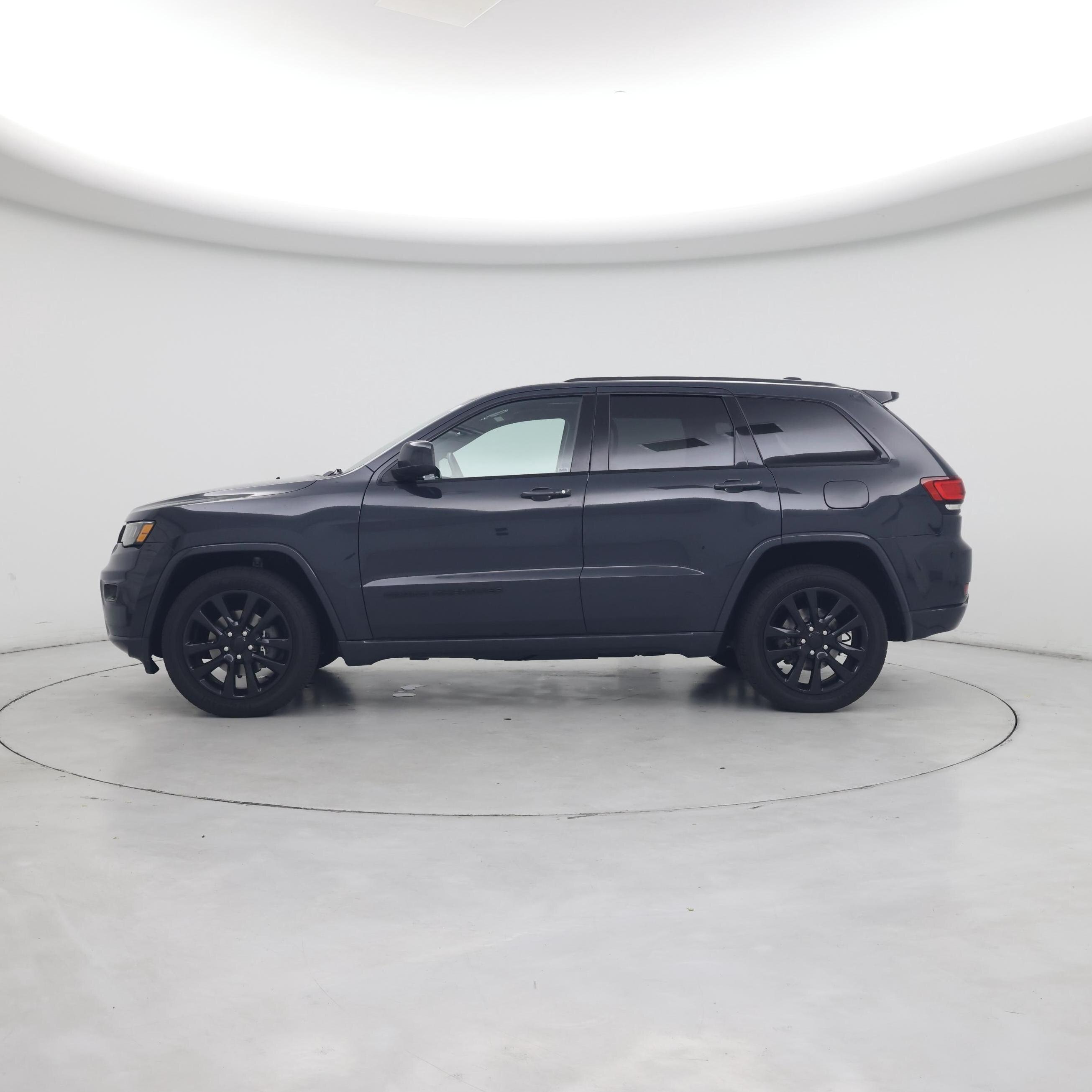 Thumbnail: 2017 Jeep Grand Cherokee - 3