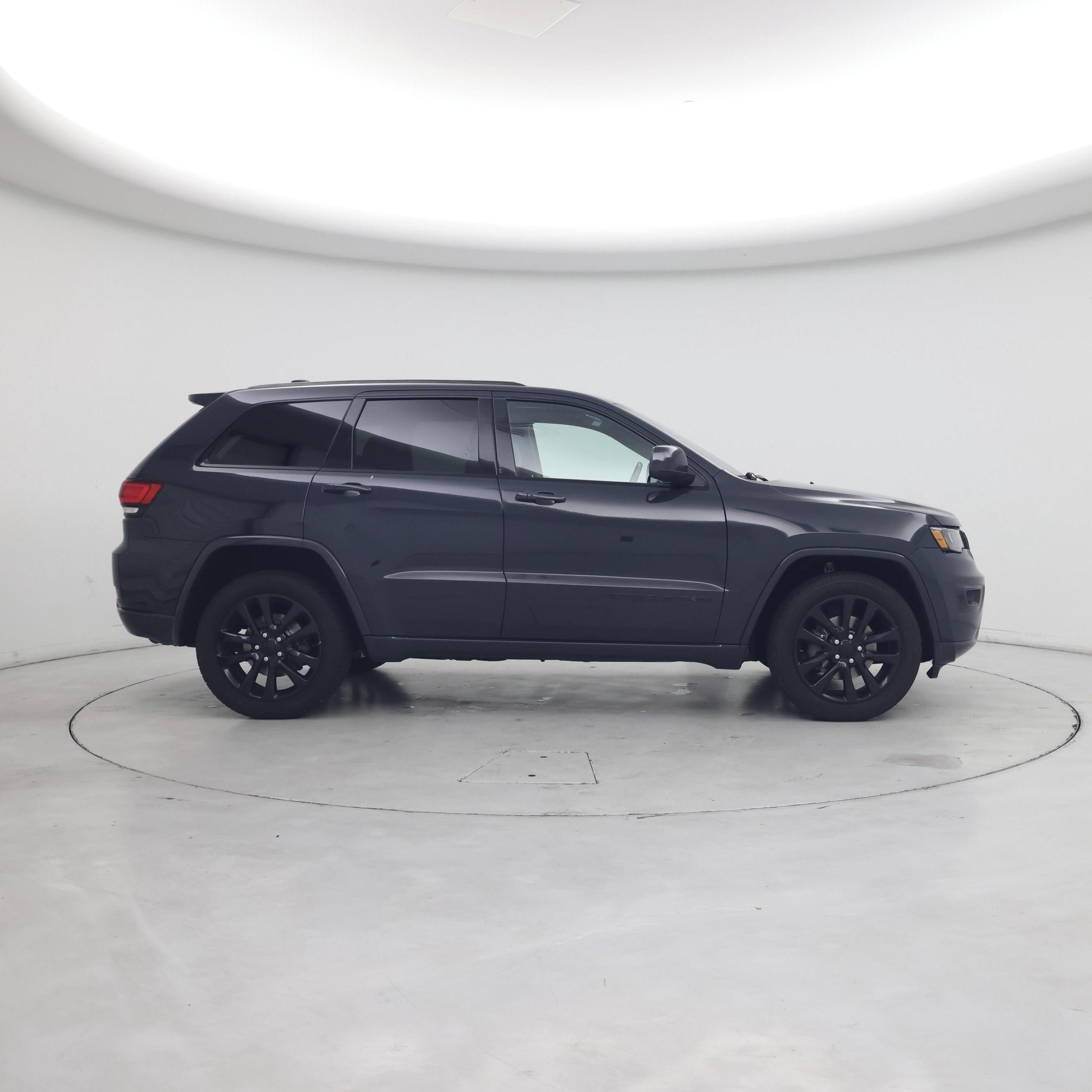 Thumbnail: 2017 Jeep Grand Cherokee - 7