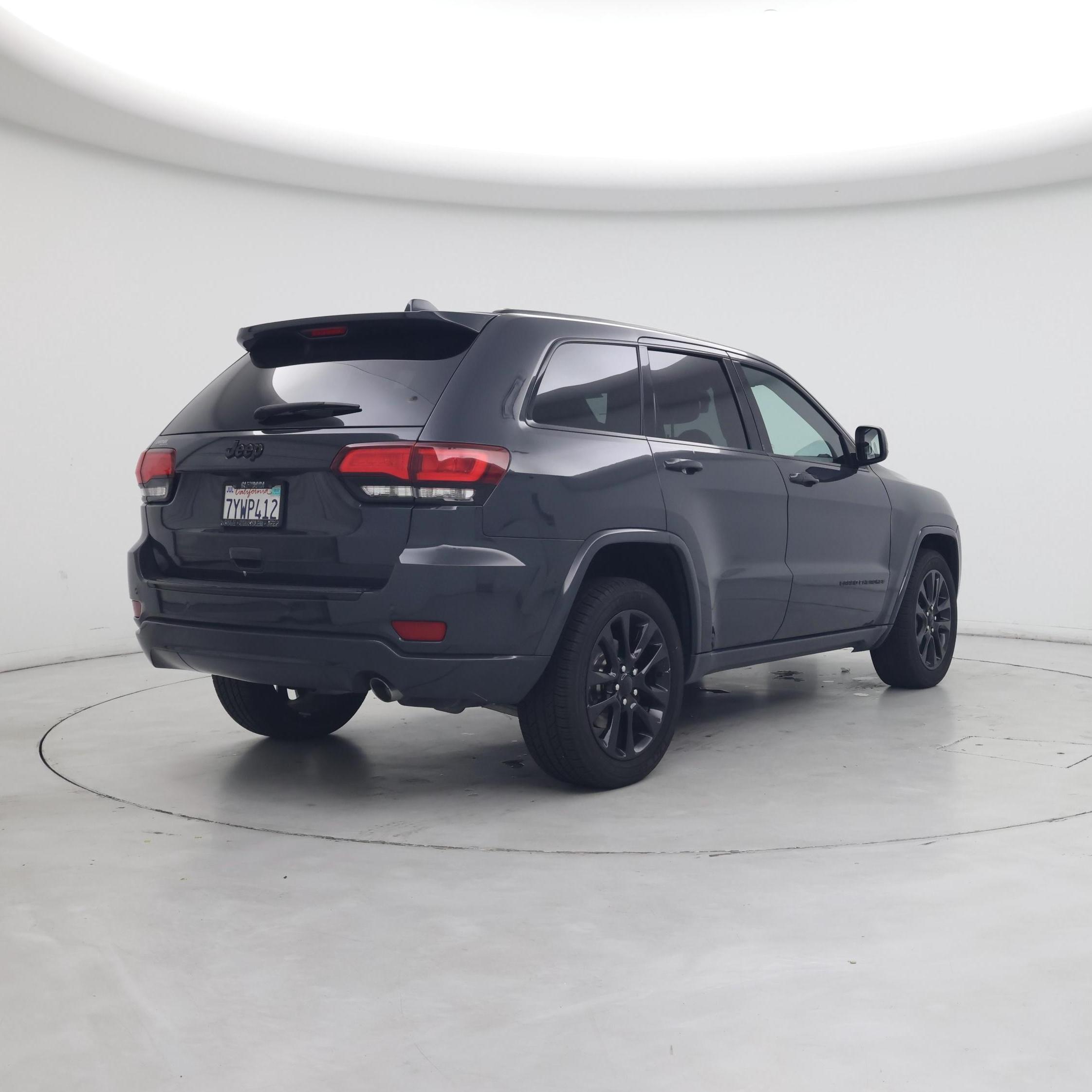 Thumbnail: 2017 Jeep Grand Cherokee - 8