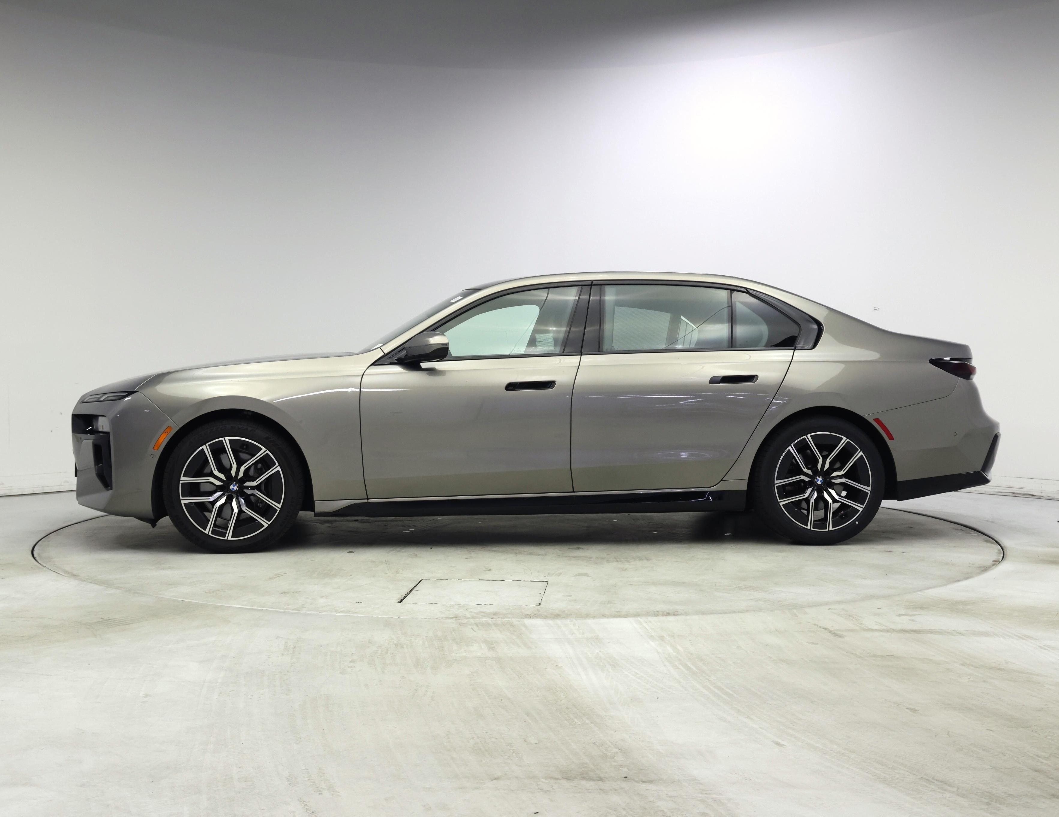 Thumbnail: 2025 BMW 7 Series - 3