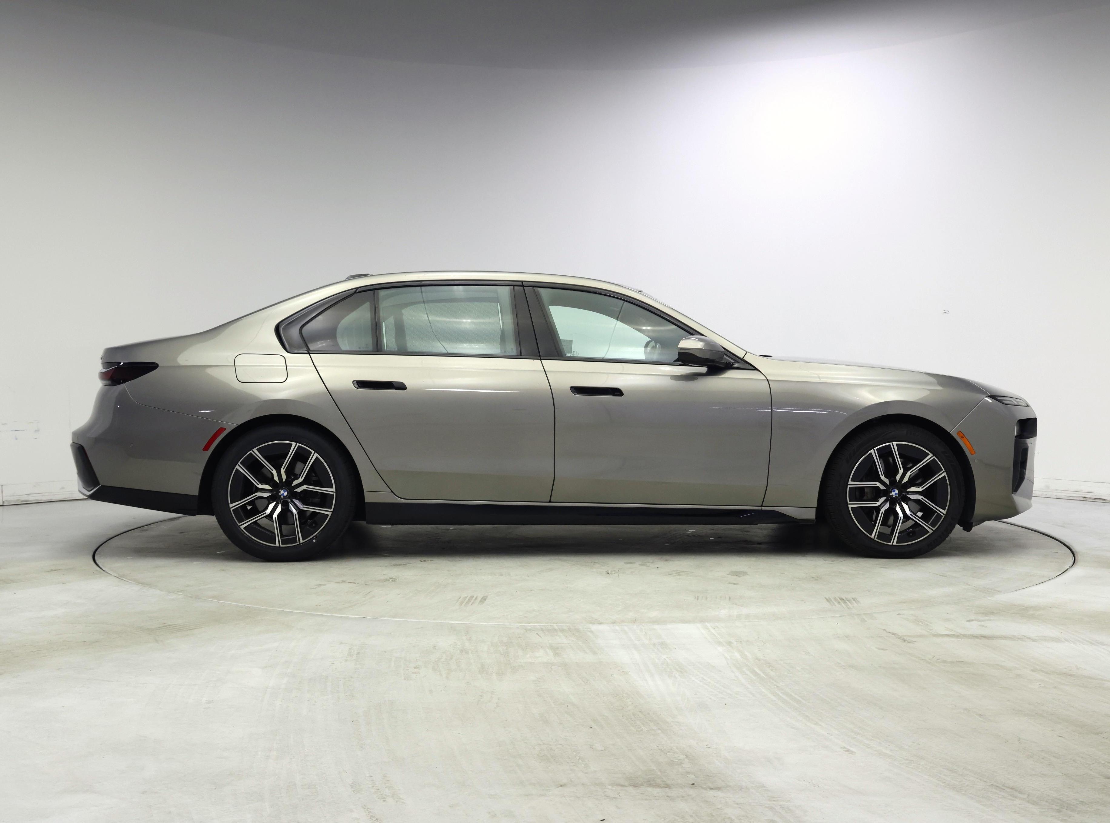 Thumbnail: 2025 BMW 7 Series - 7
