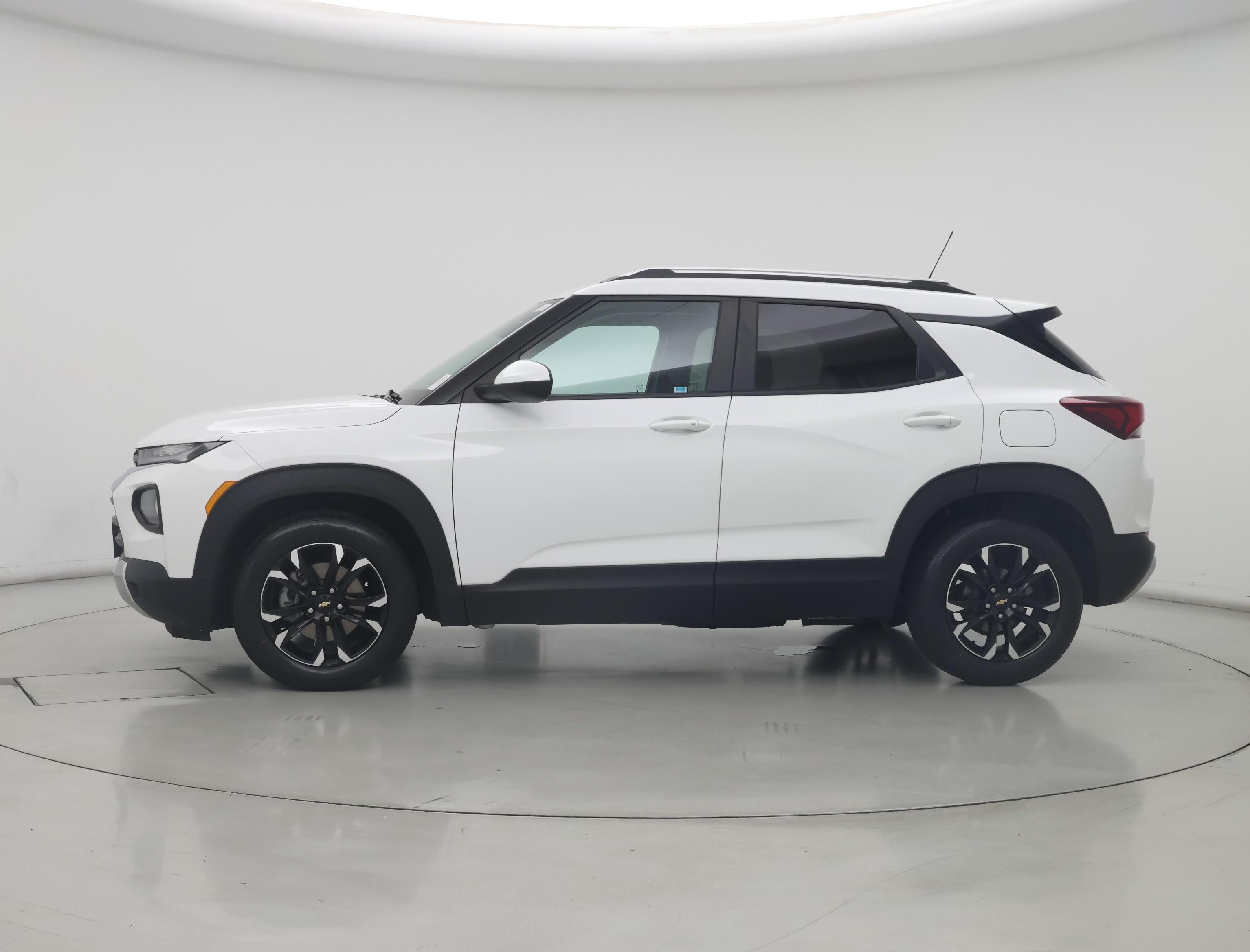 Thumbnail: 2023 Chevrolet TrailBlazer - 3