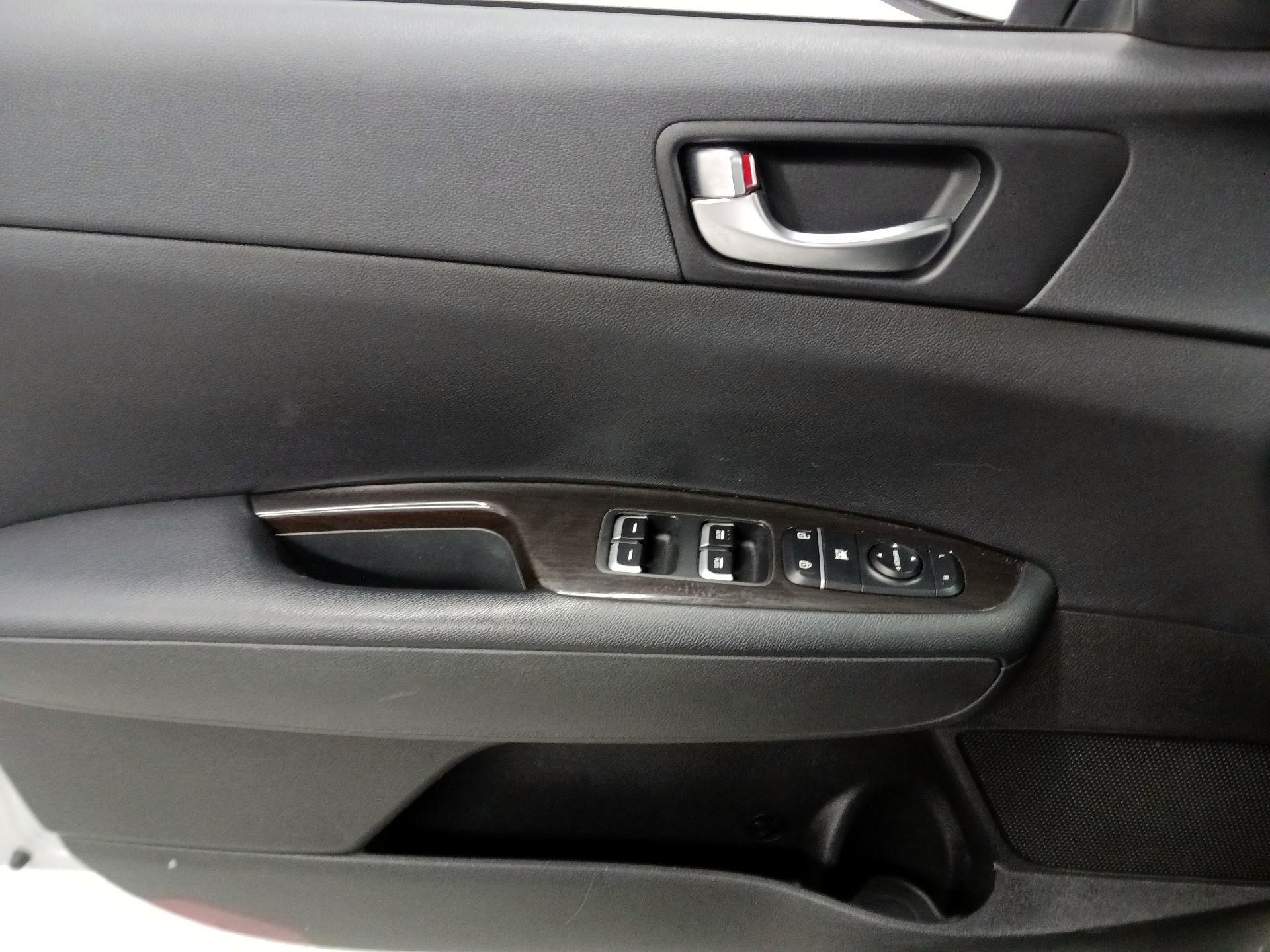 Thumbnail: 2019 Kia Optima - 12