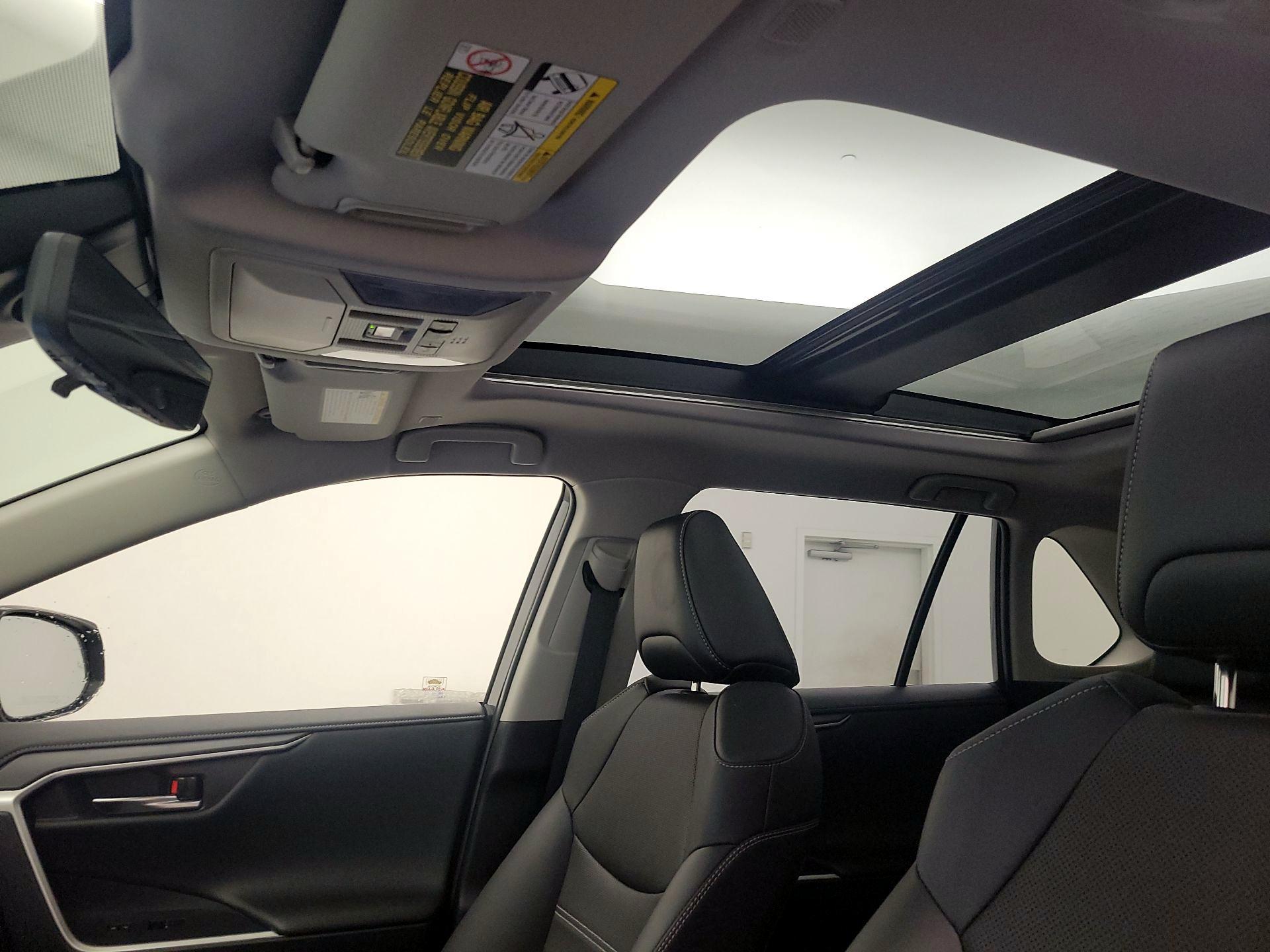 Thumbnail: 2025 Toyota RAV4 - 20