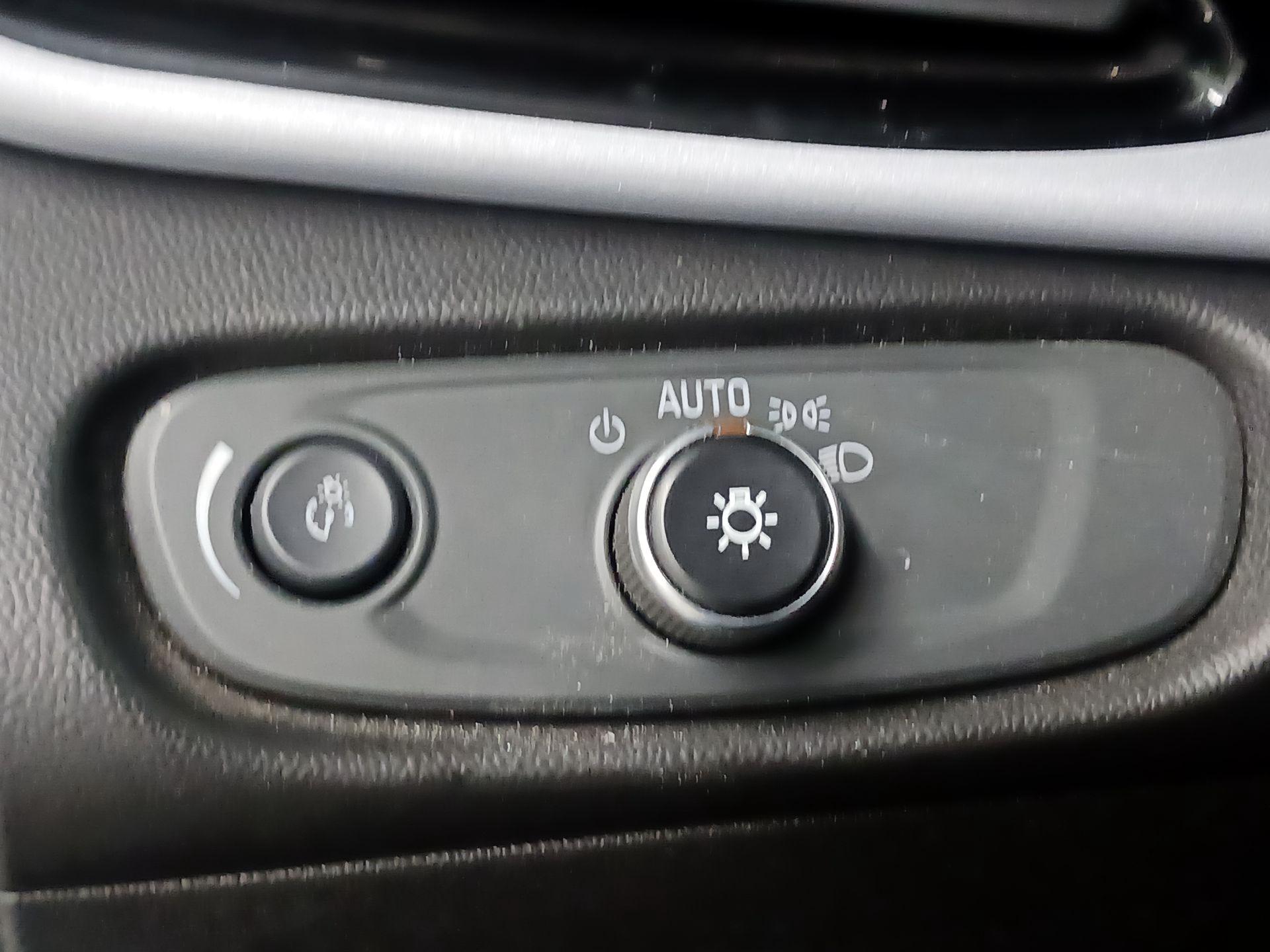 Thumbnail: 2016 Chevrolet Volt - 11