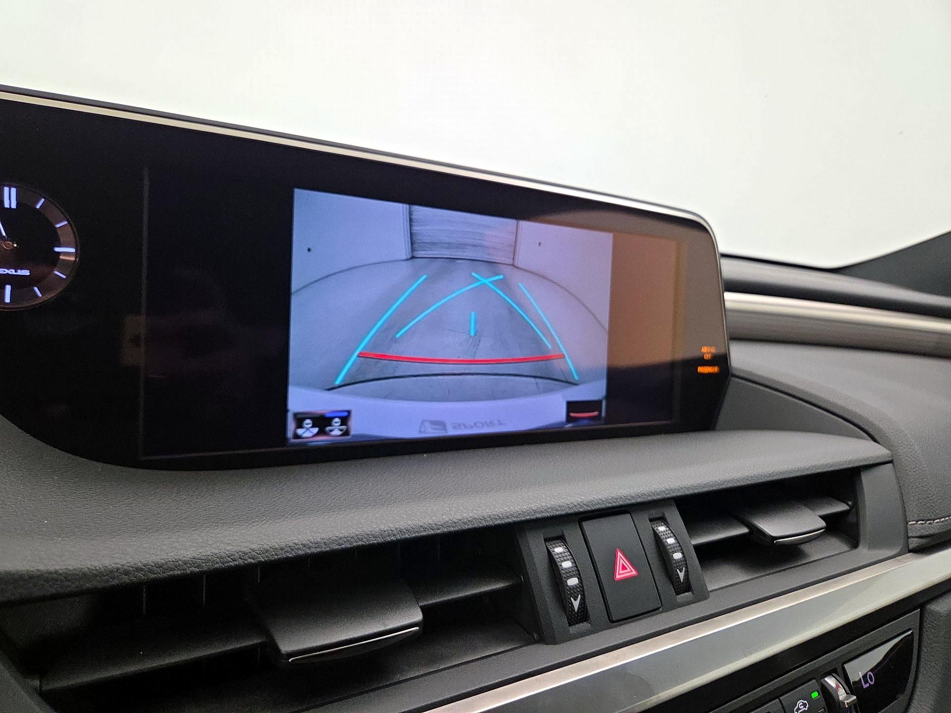 Thumbnail: 2019 Lexus ES - 15