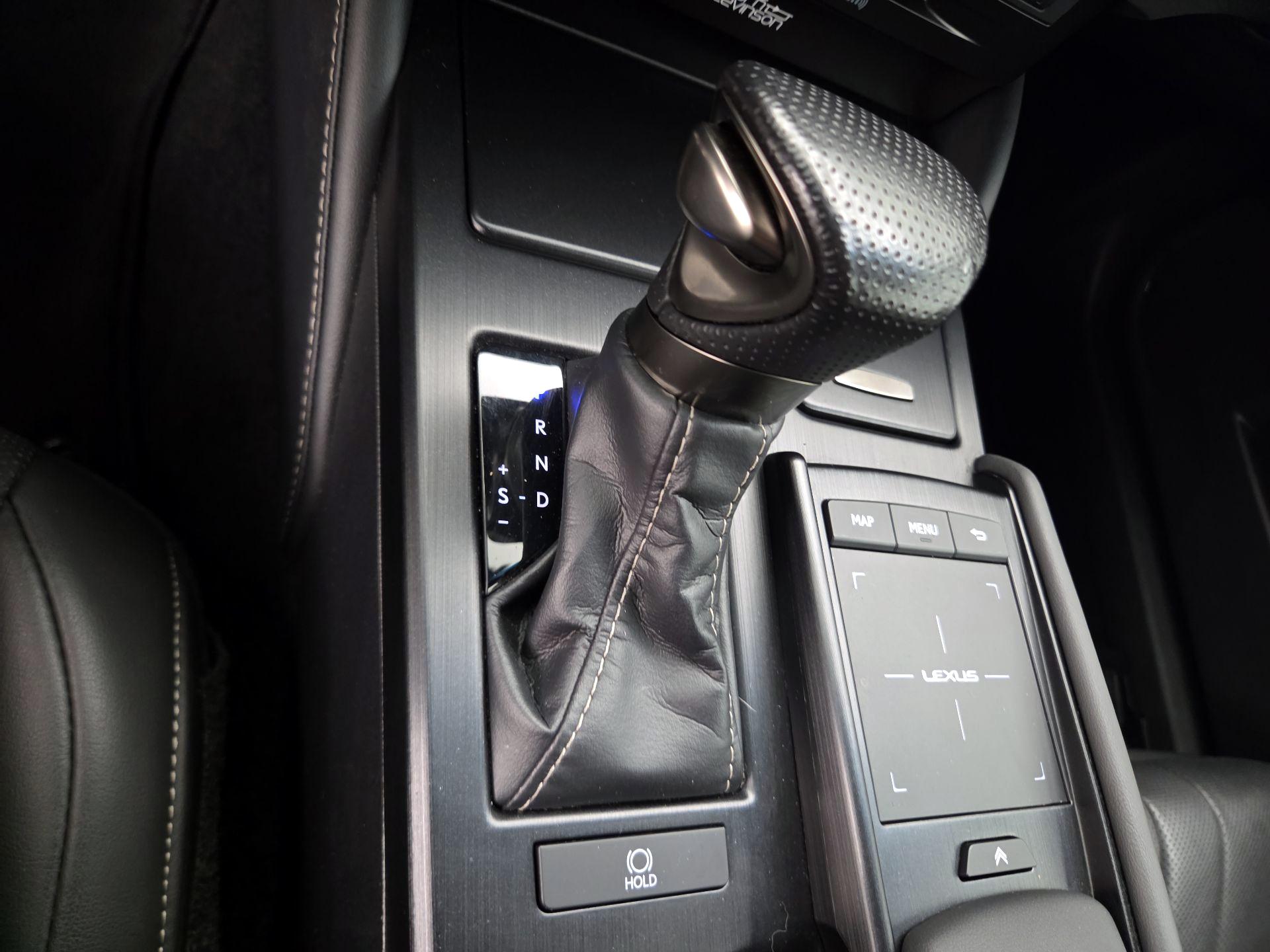 Thumbnail: 2019 Lexus ES - 18