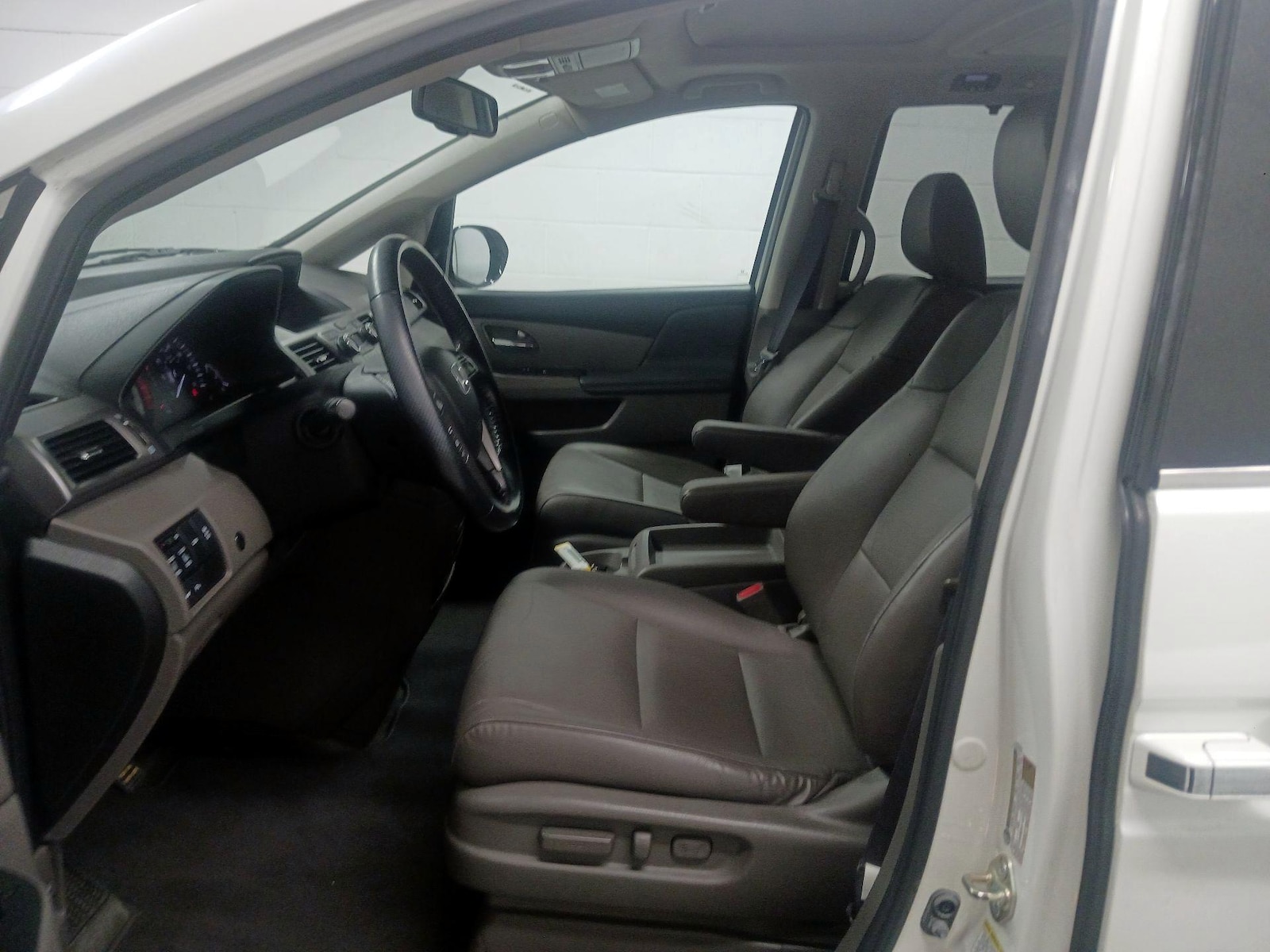 2016 Honda Odyssey Touring Elite - Photo 10