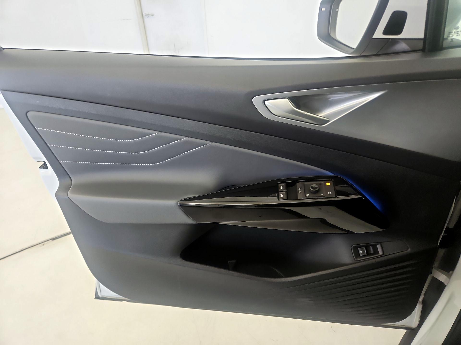 Thumbnail: 2023 Volkswagen ID.4 - 12