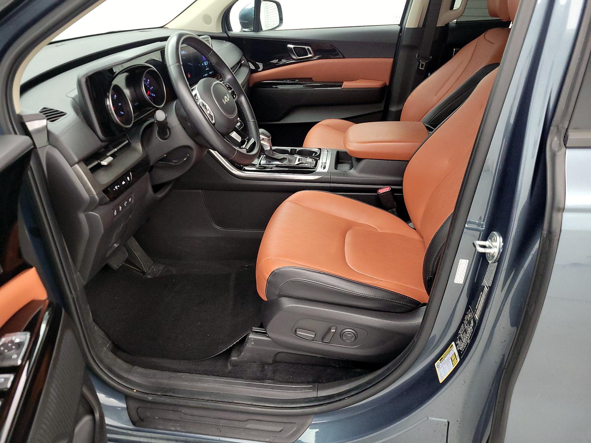 Thumbnail: 2022 Kia Carnival - 11