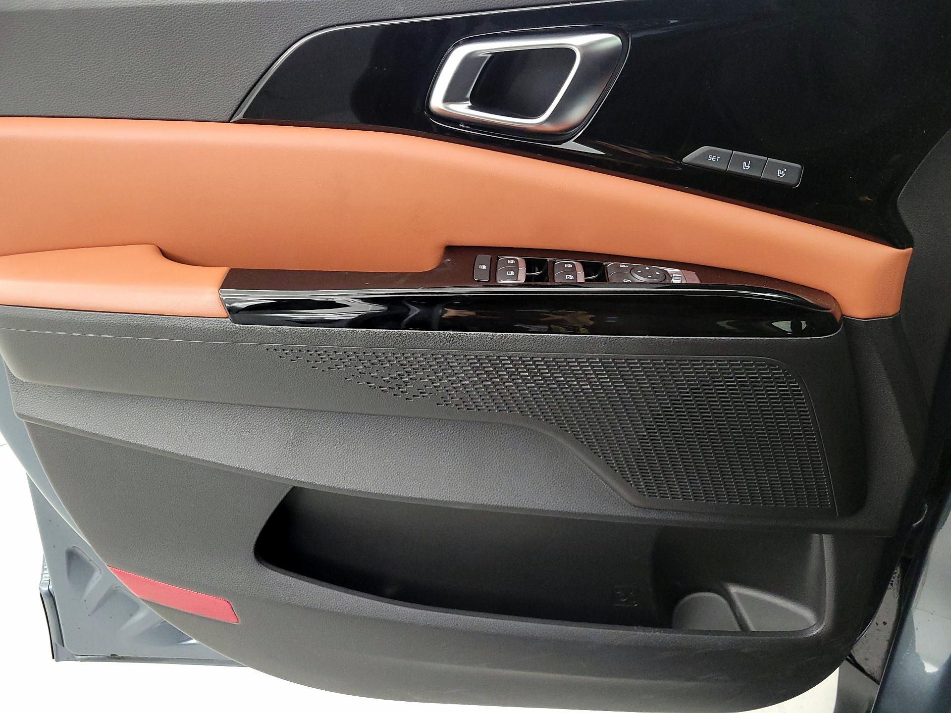 Thumbnail: 2022 Kia Carnival - 12