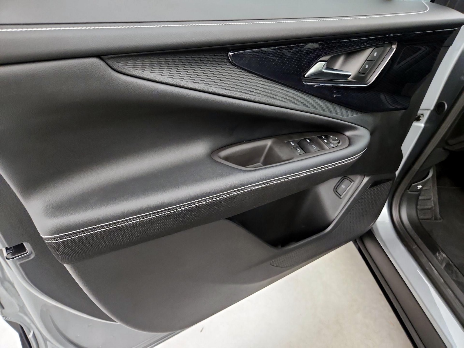 2024 Chevrolet Blazer EV LT - Photo 13