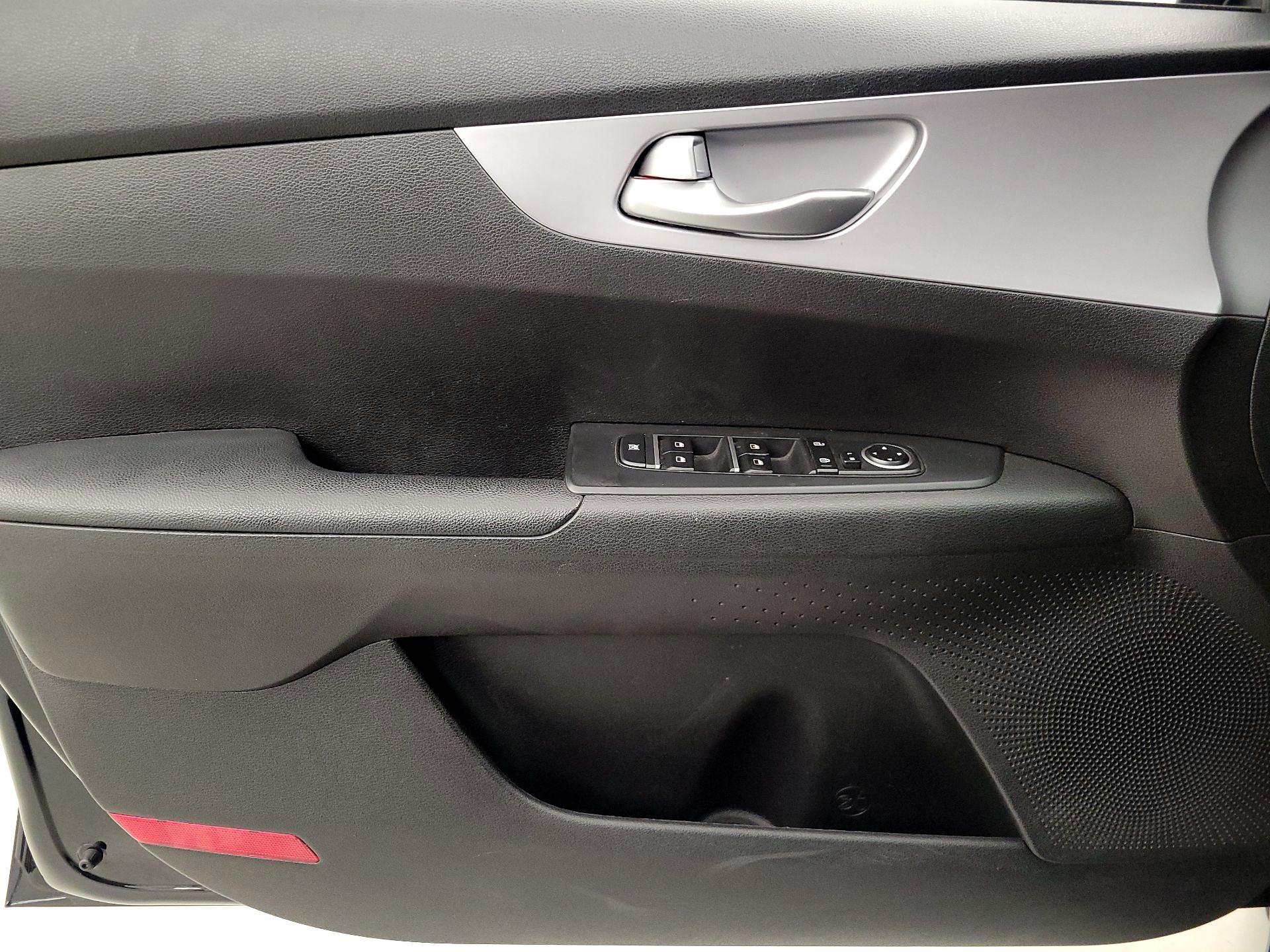 Thumbnail: 2023 Kia Forte - 12