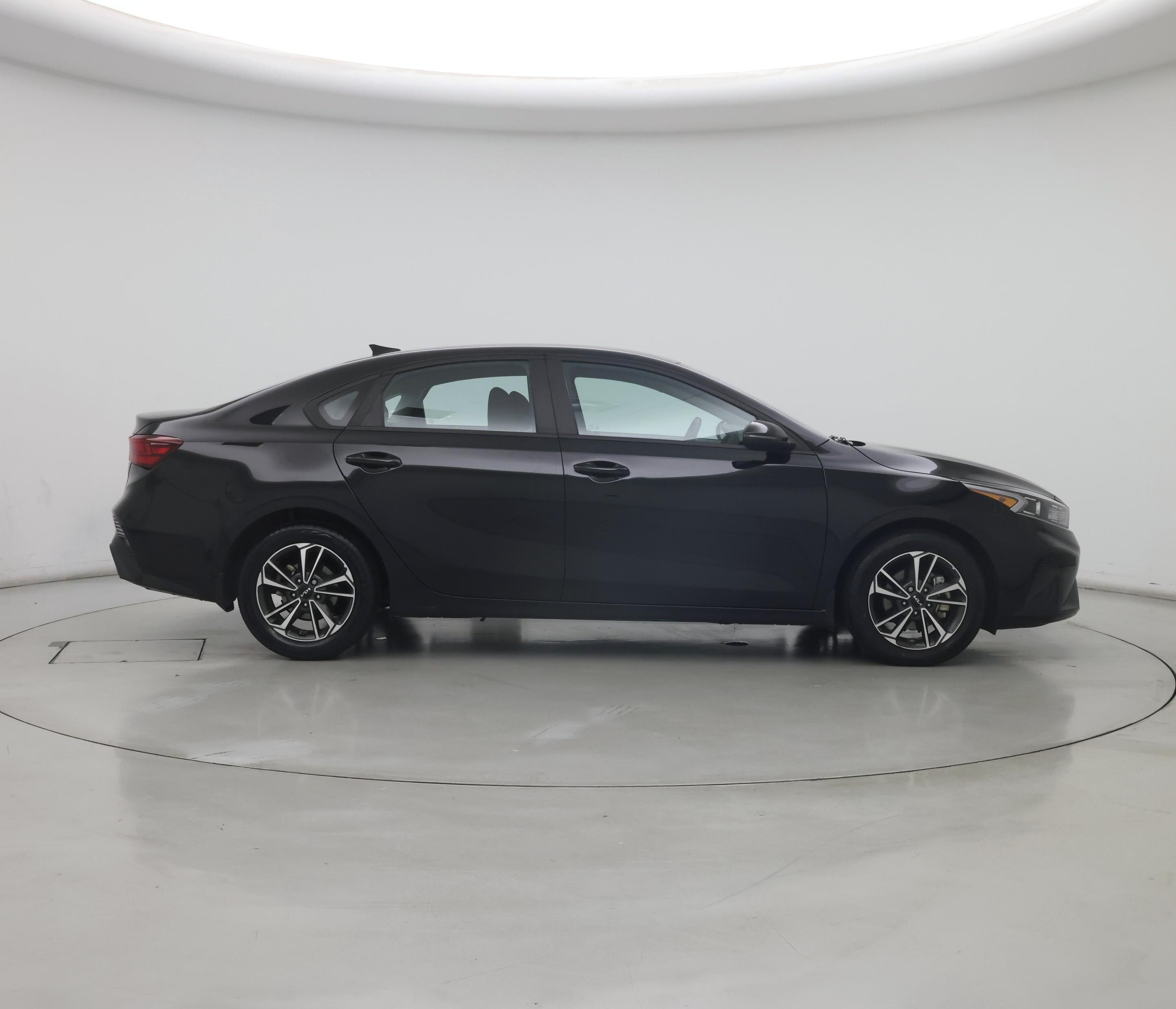 Thumbnail: 2023 Kia Forte - 7