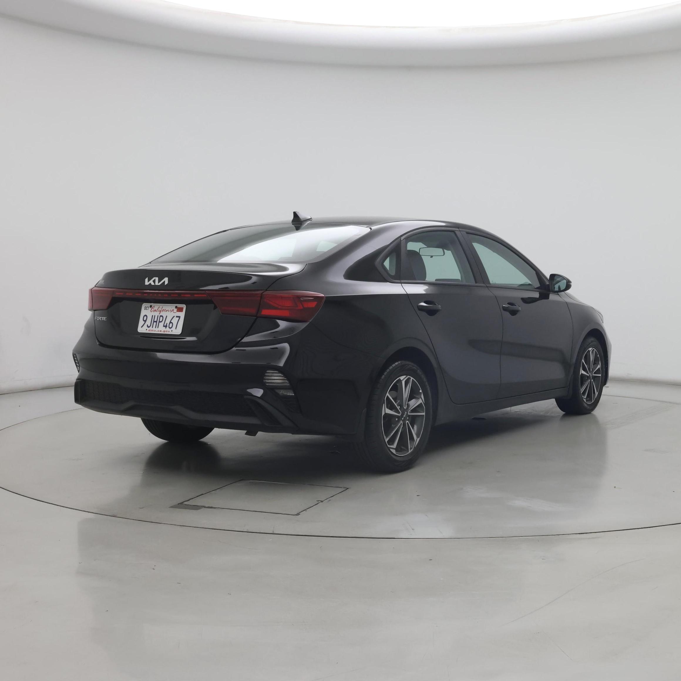 Thumbnail: 2023 Kia Forte - 8