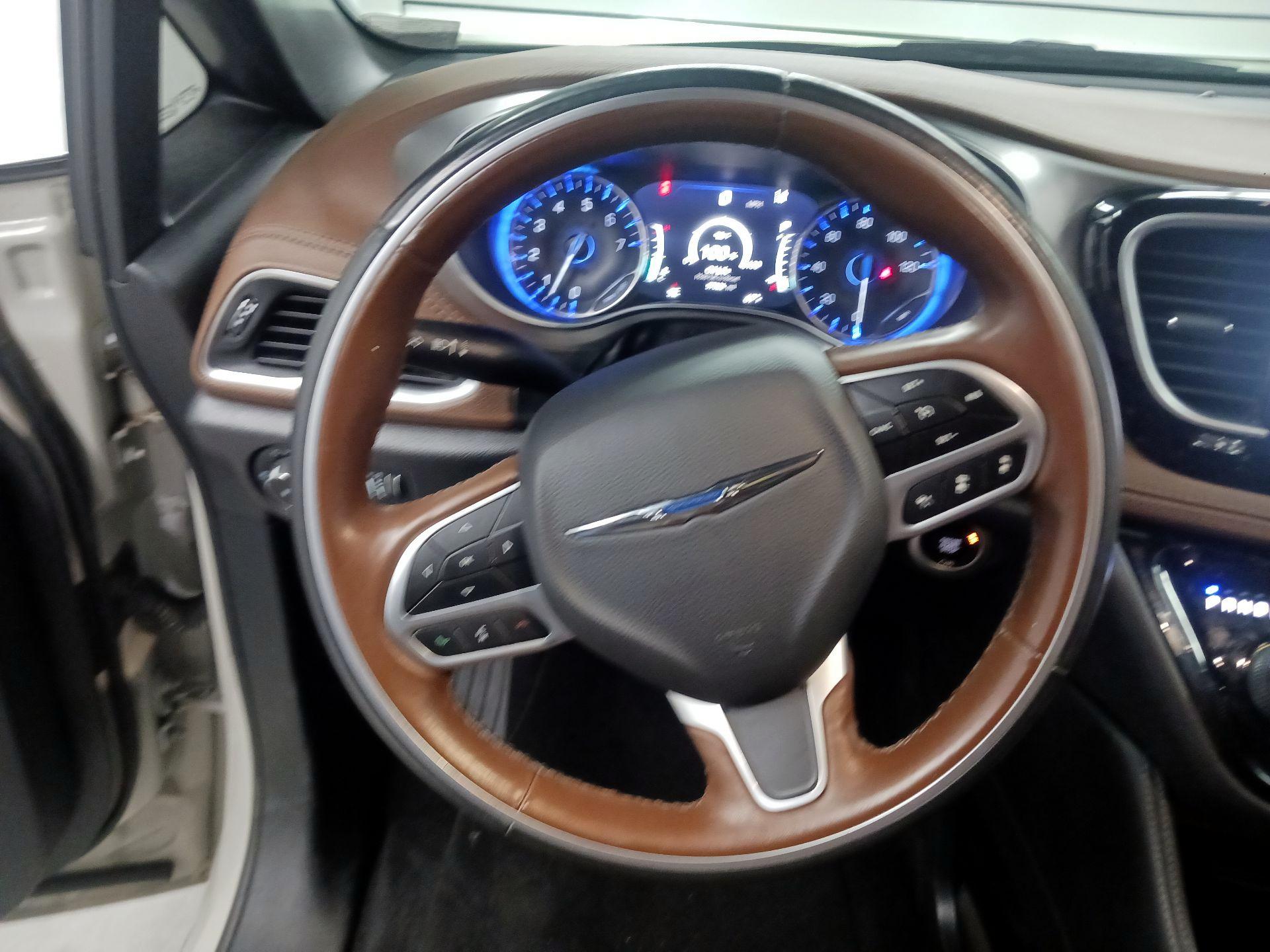 Thumbnail: 2021 Chrysler Pacifica - 10