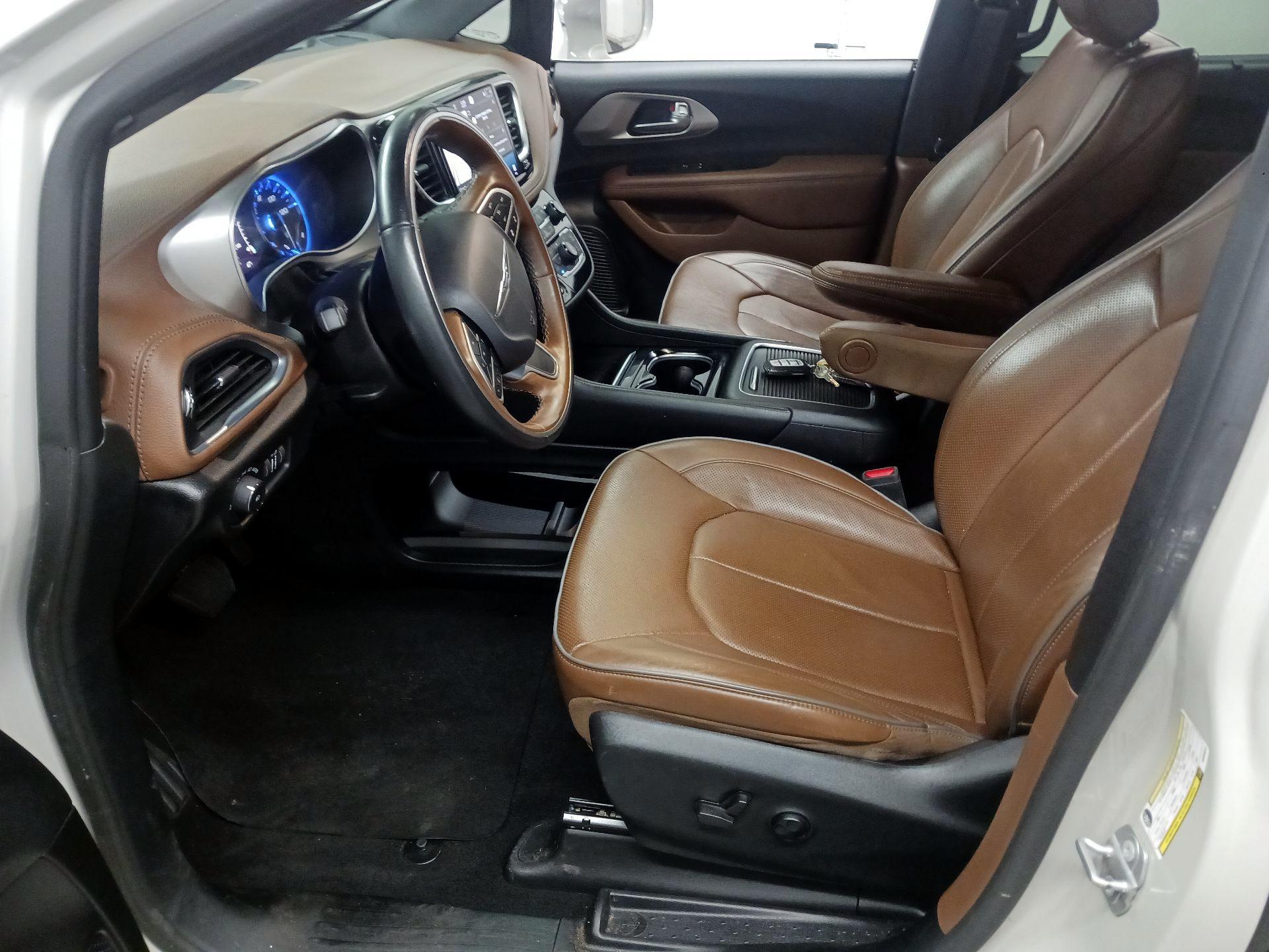 Thumbnail: 2021 Chrysler Pacifica - 11
