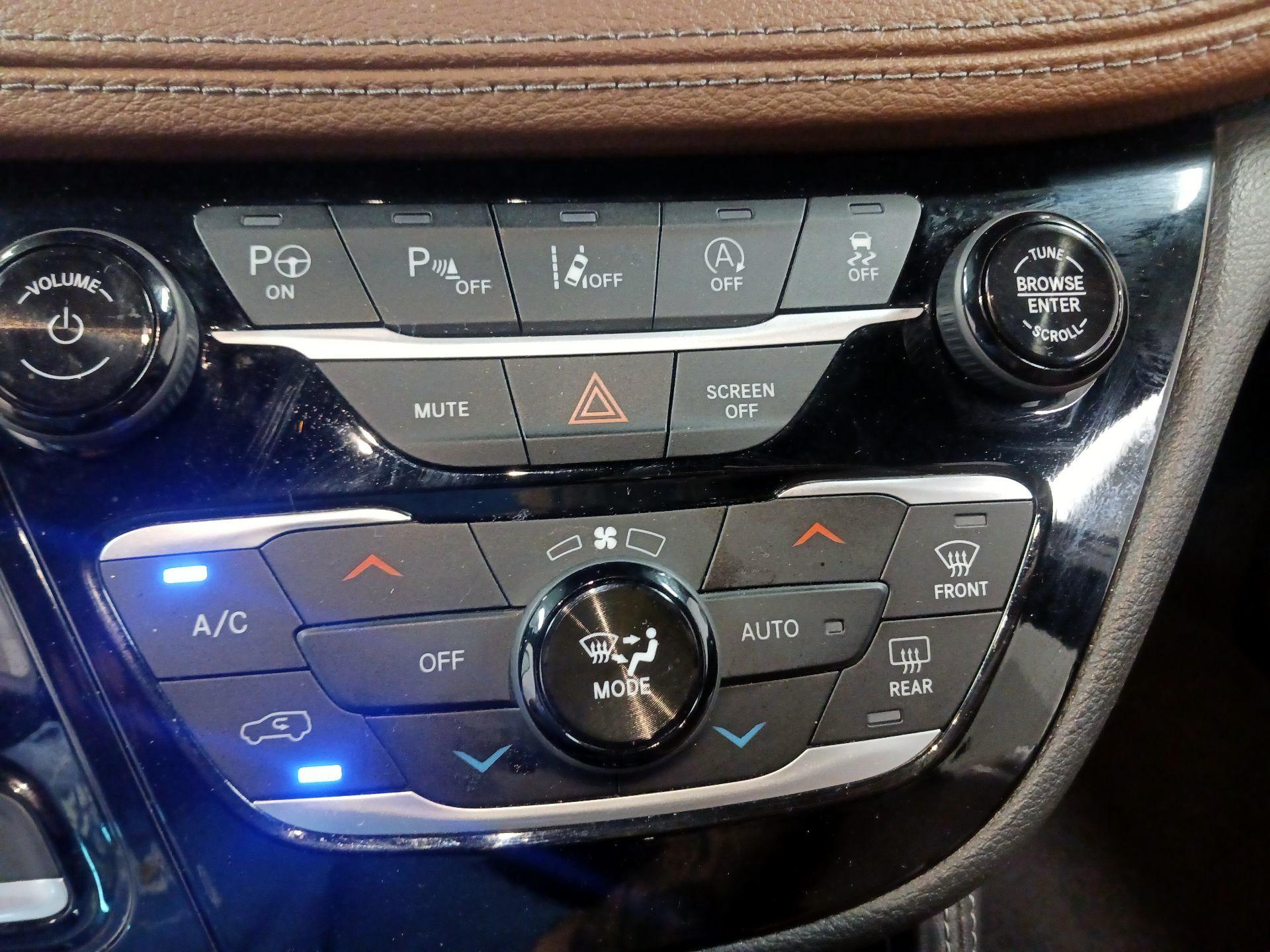 Thumbnail: 2021 Chrysler Pacifica - 14