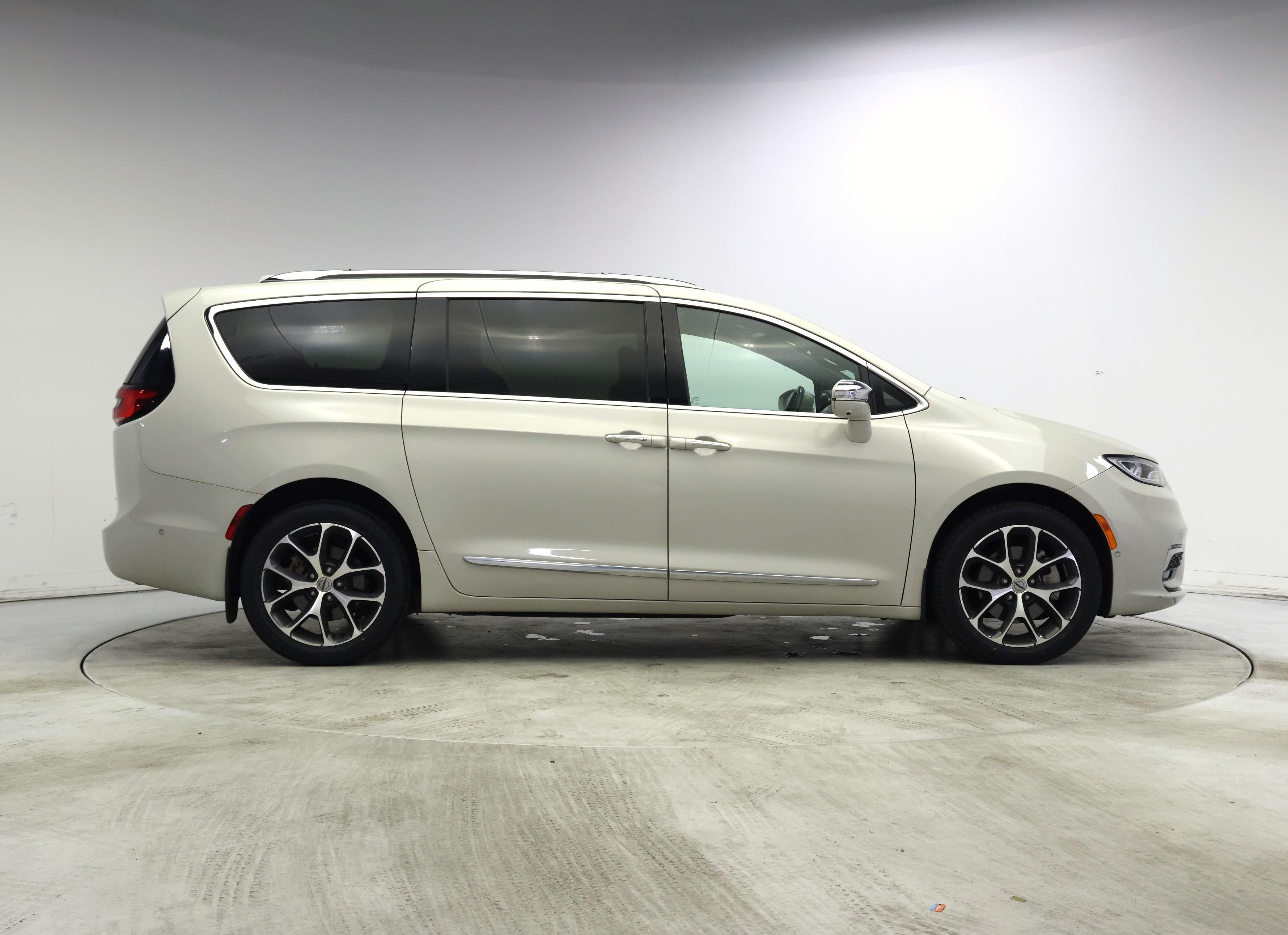 Thumbnail: 2021 Chrysler Pacifica - 7