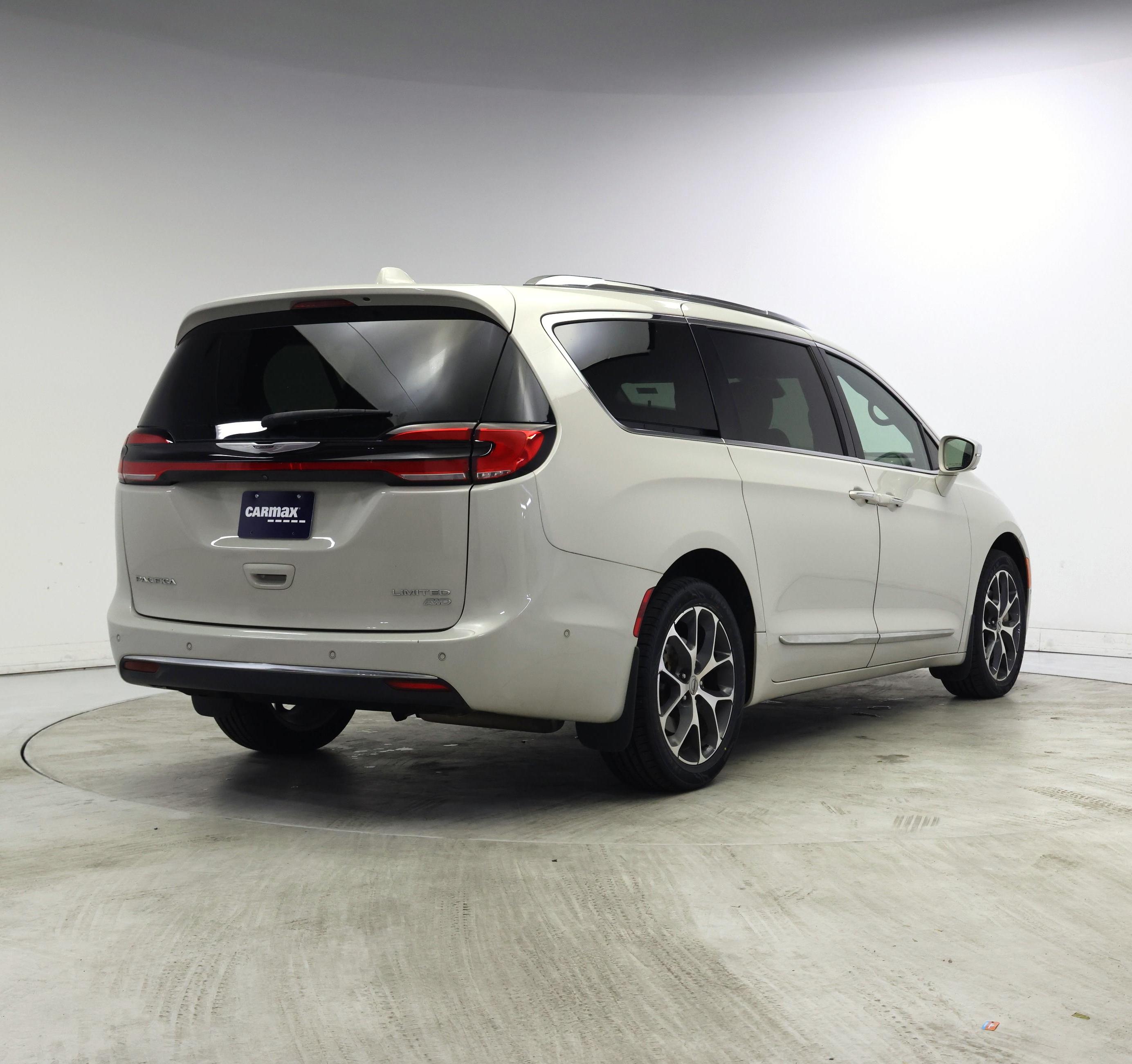 Thumbnail: 2021 Chrysler Pacifica - 8