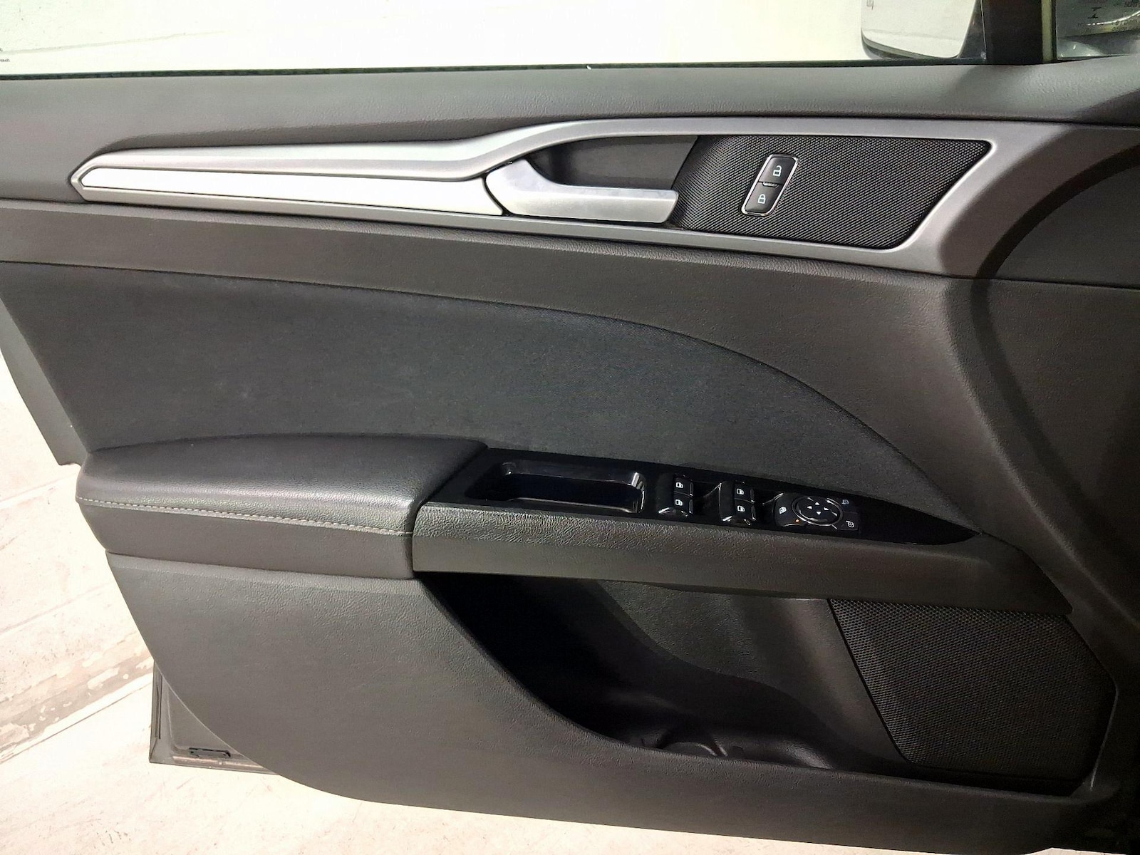 2016 Ford Fusion Hybrid SE - Photo 13