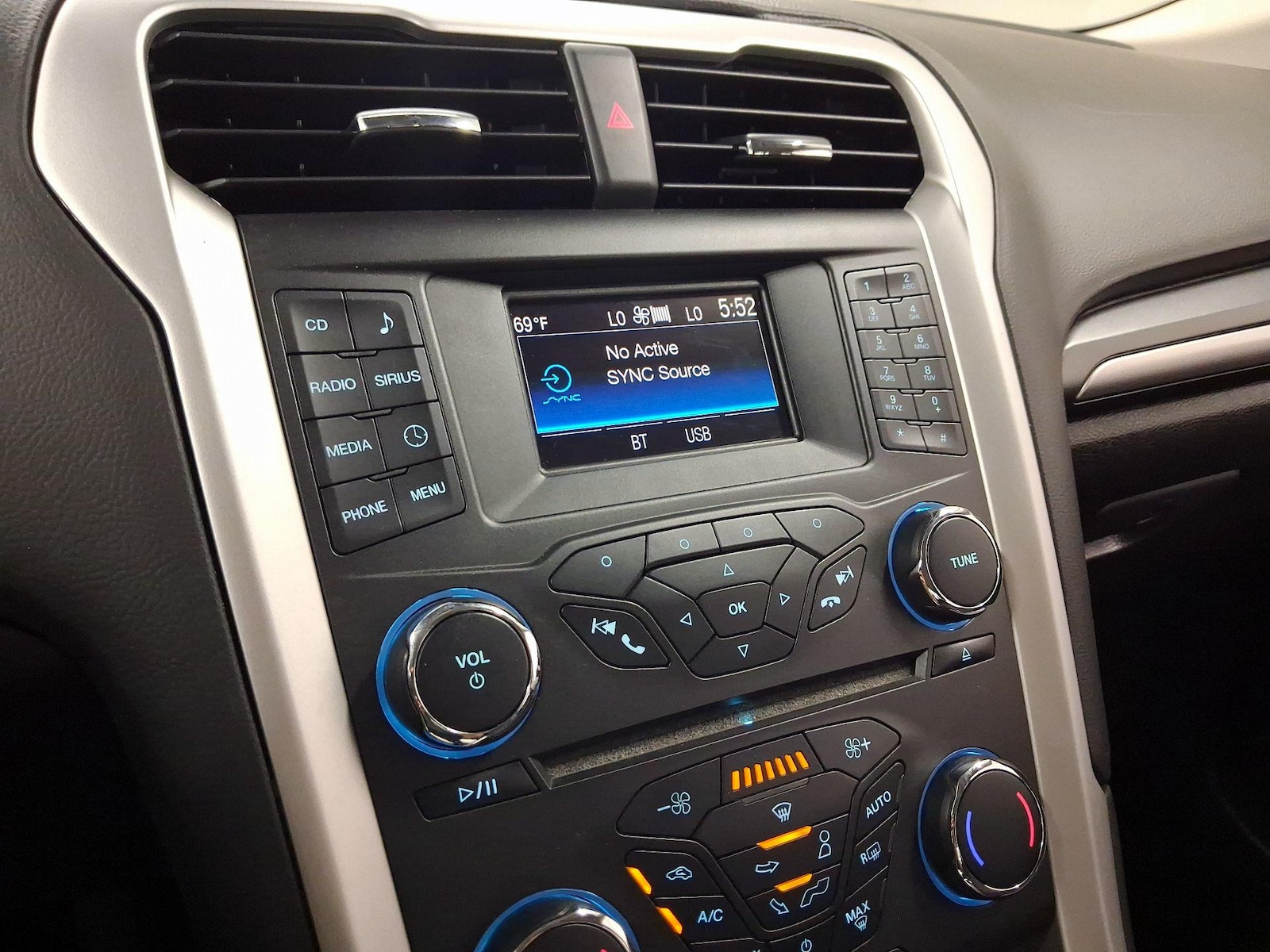 2016 Ford Fusion Hybrid SE - Photo 14