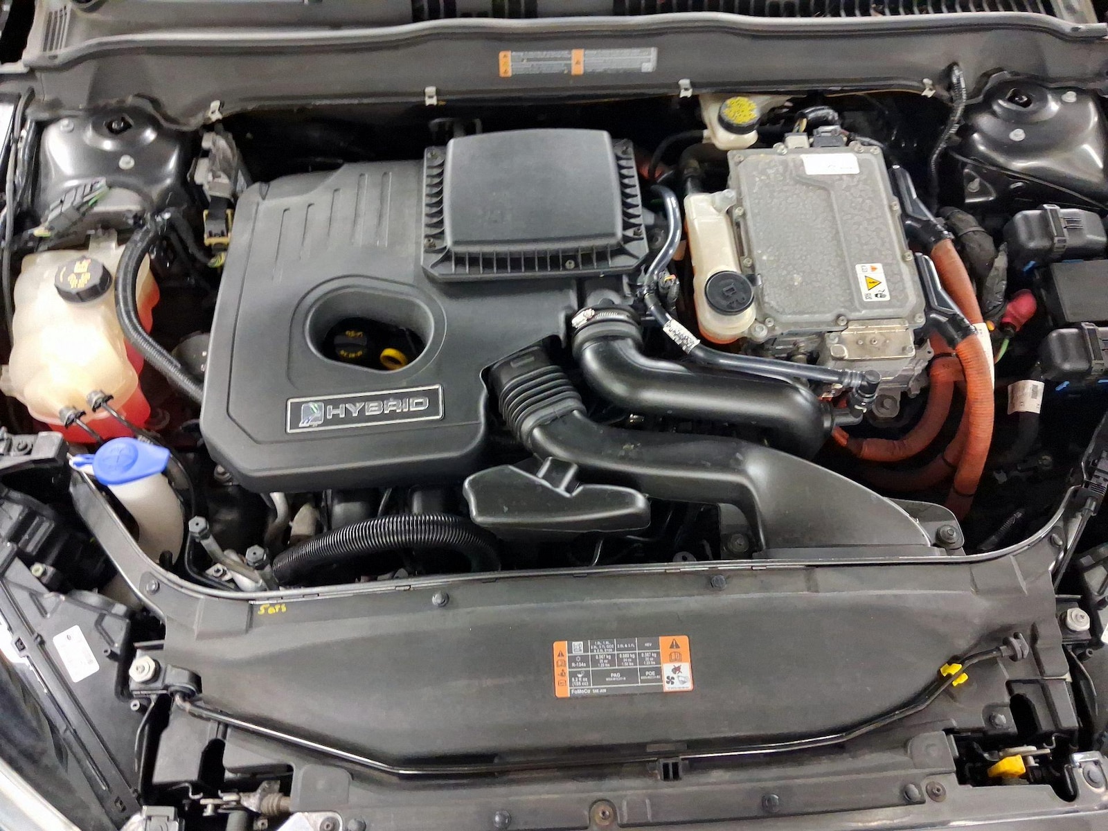2016 Ford Fusion Hybrid SE - Photo 18
