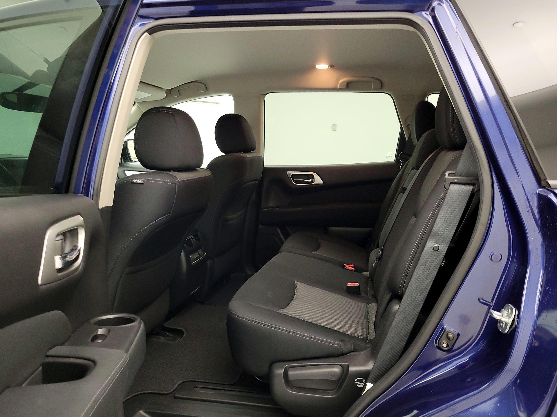 Thumbnail: 2017 Nissan Pathfinder - 17
