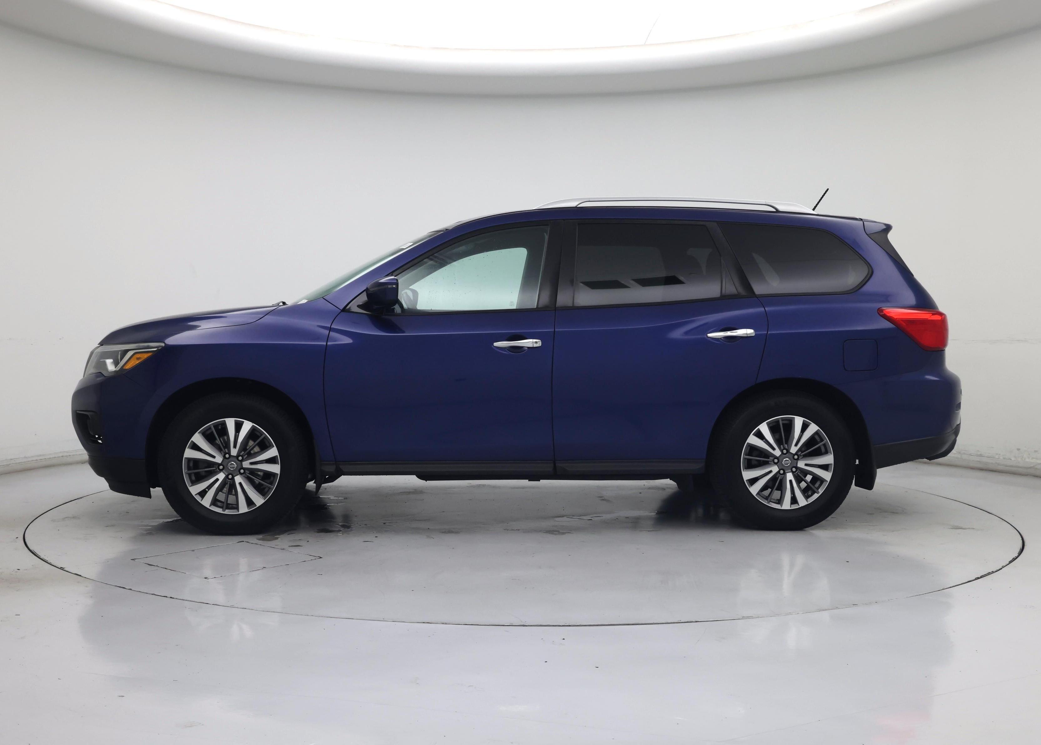 Thumbnail: 2017 Nissan Pathfinder - 3