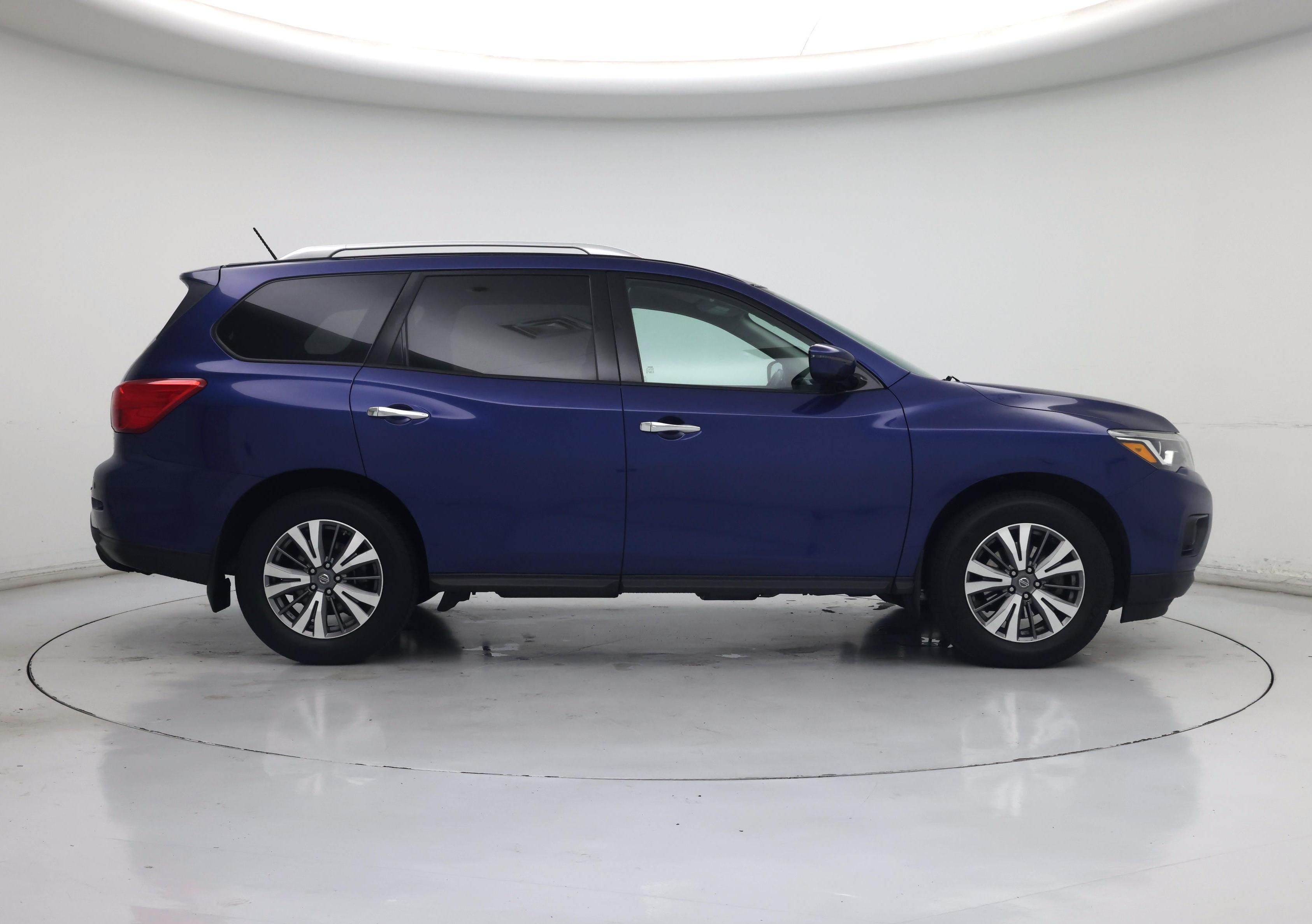 Thumbnail: 2017 Nissan Pathfinder - 7