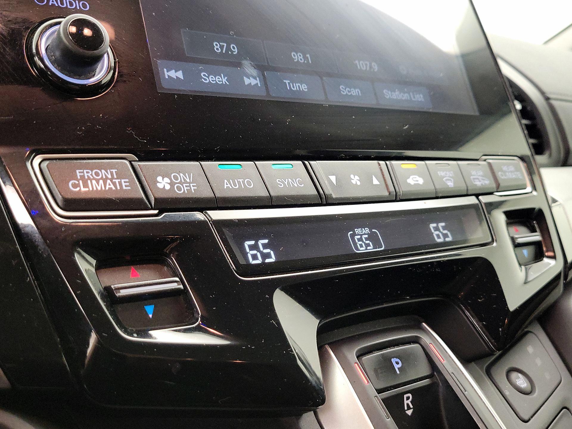 Thumbnail: 2018 Honda Odyssey - 16