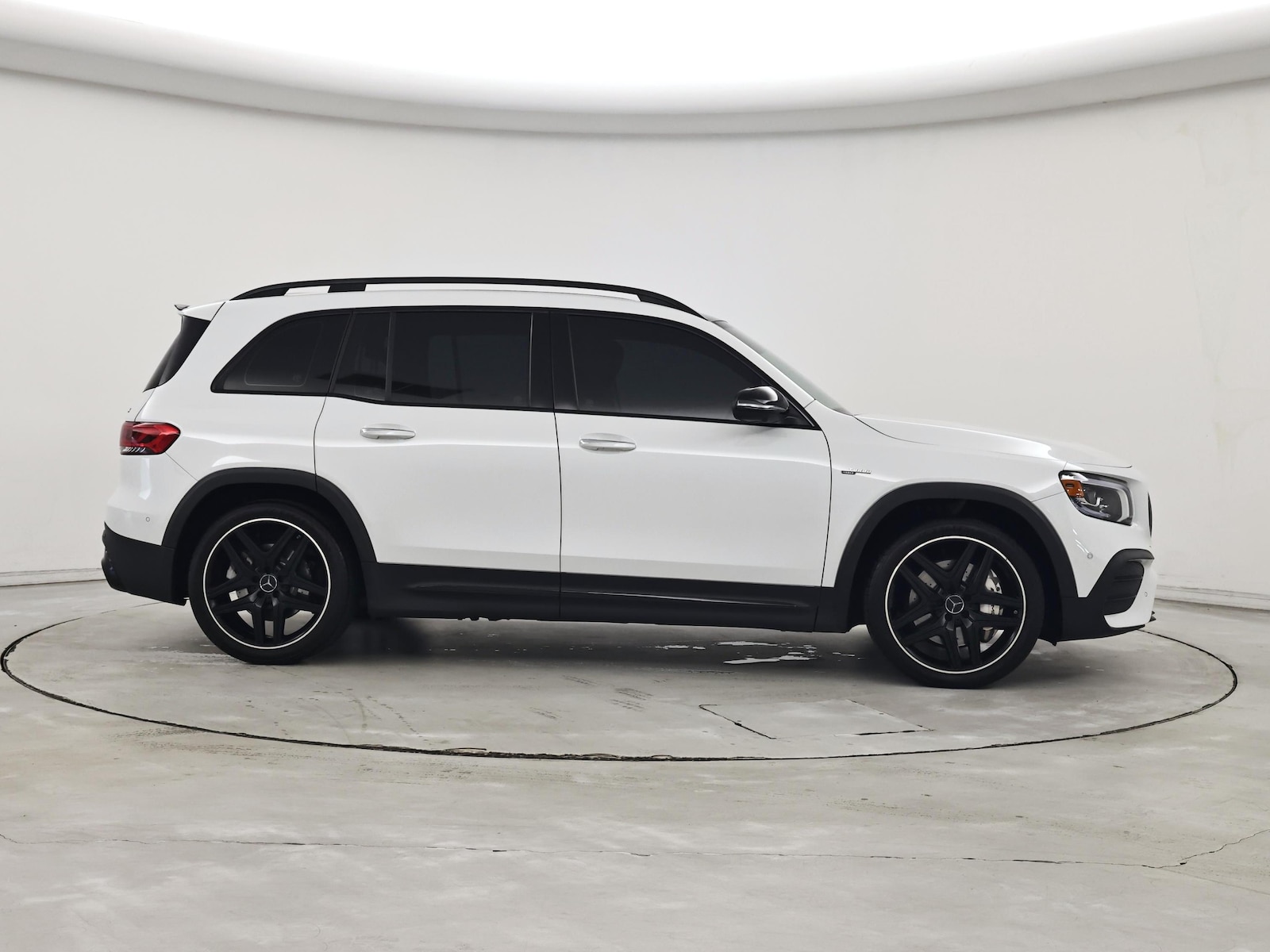2021 Mercedes-Benz GLB AMG GLB35 - Photo 8