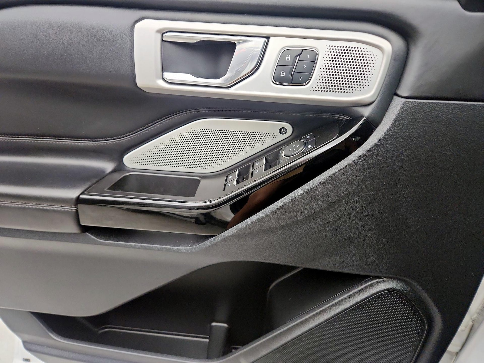 2022 Ford Explorer Platinum - Photo 13
