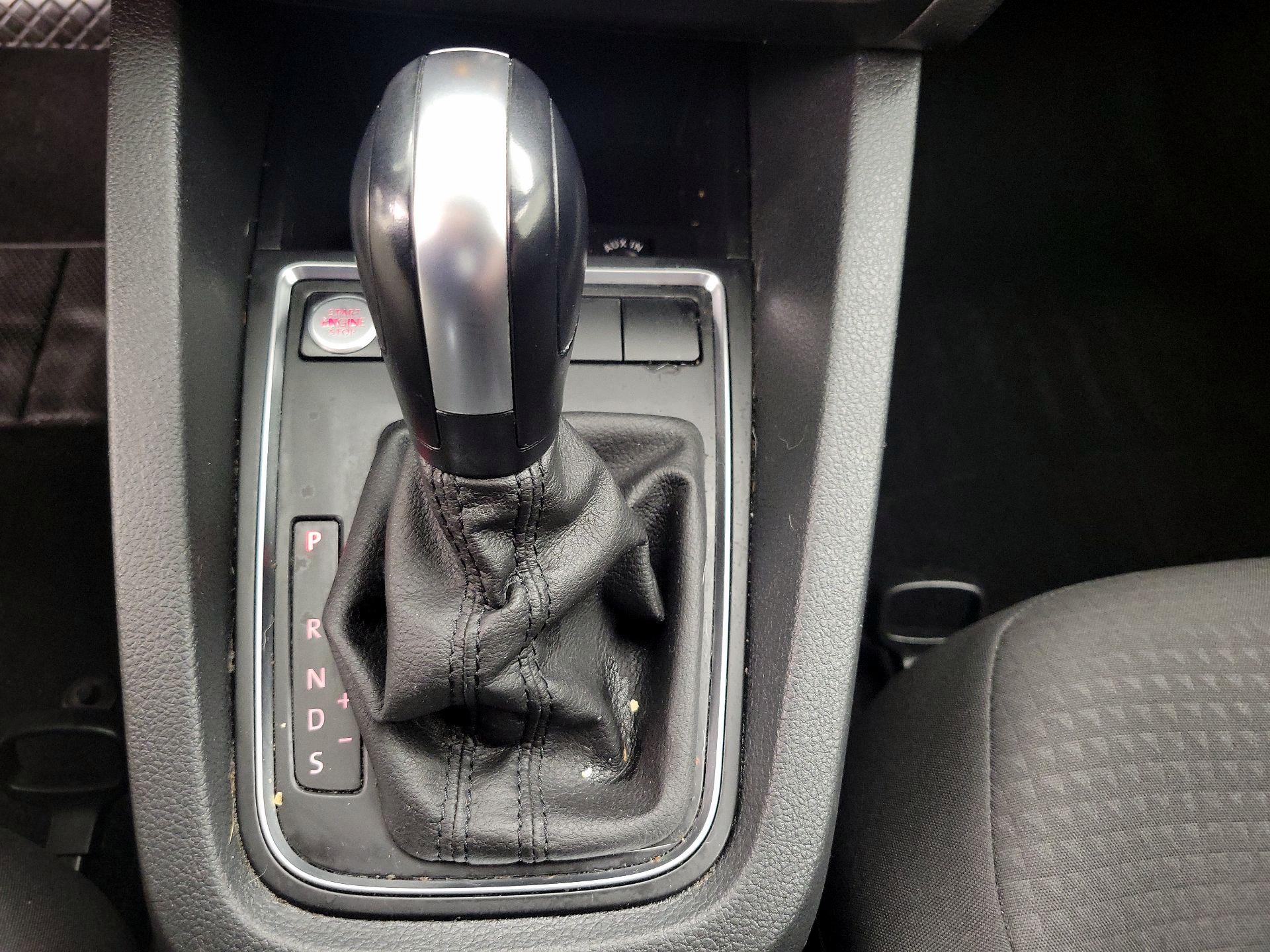 Thumbnail: 2015 Volkswagen Jetta - 16