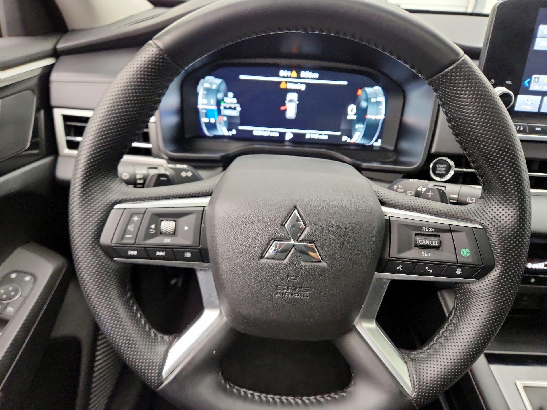 Thumbnail: 2024 Mitsubishi Outlander - 10