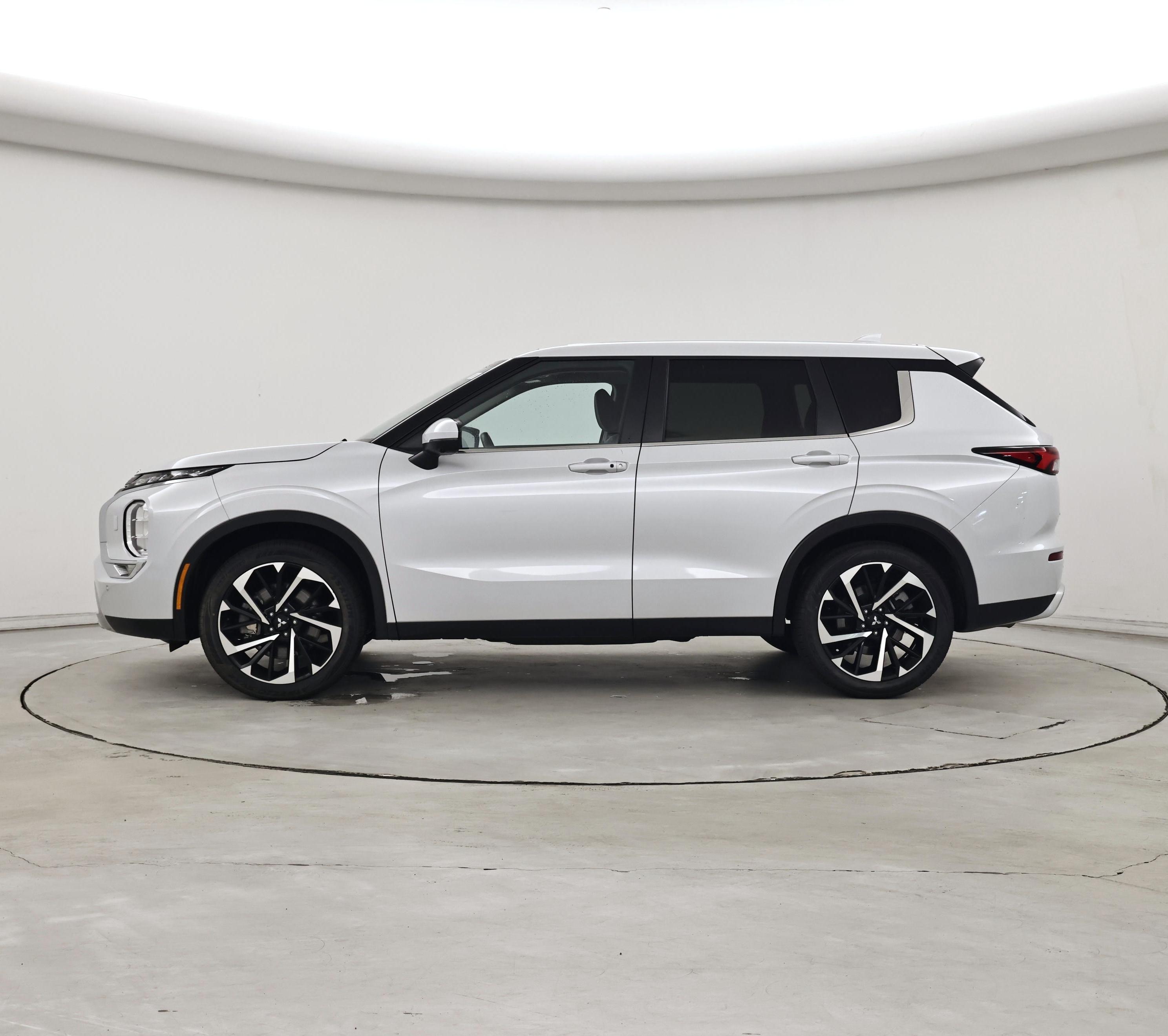 Thumbnail: 2024 Mitsubishi Outlander - 3