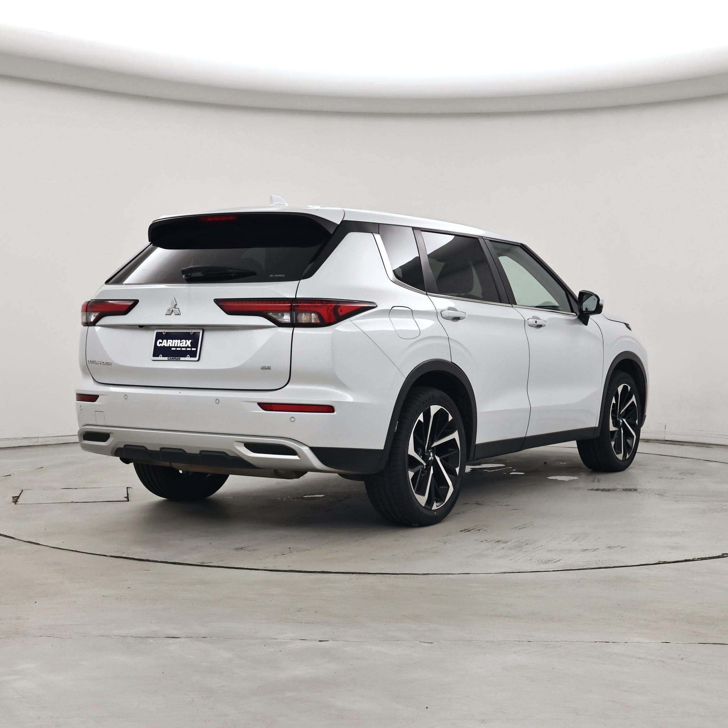Thumbnail: 2024 Mitsubishi Outlander - 8