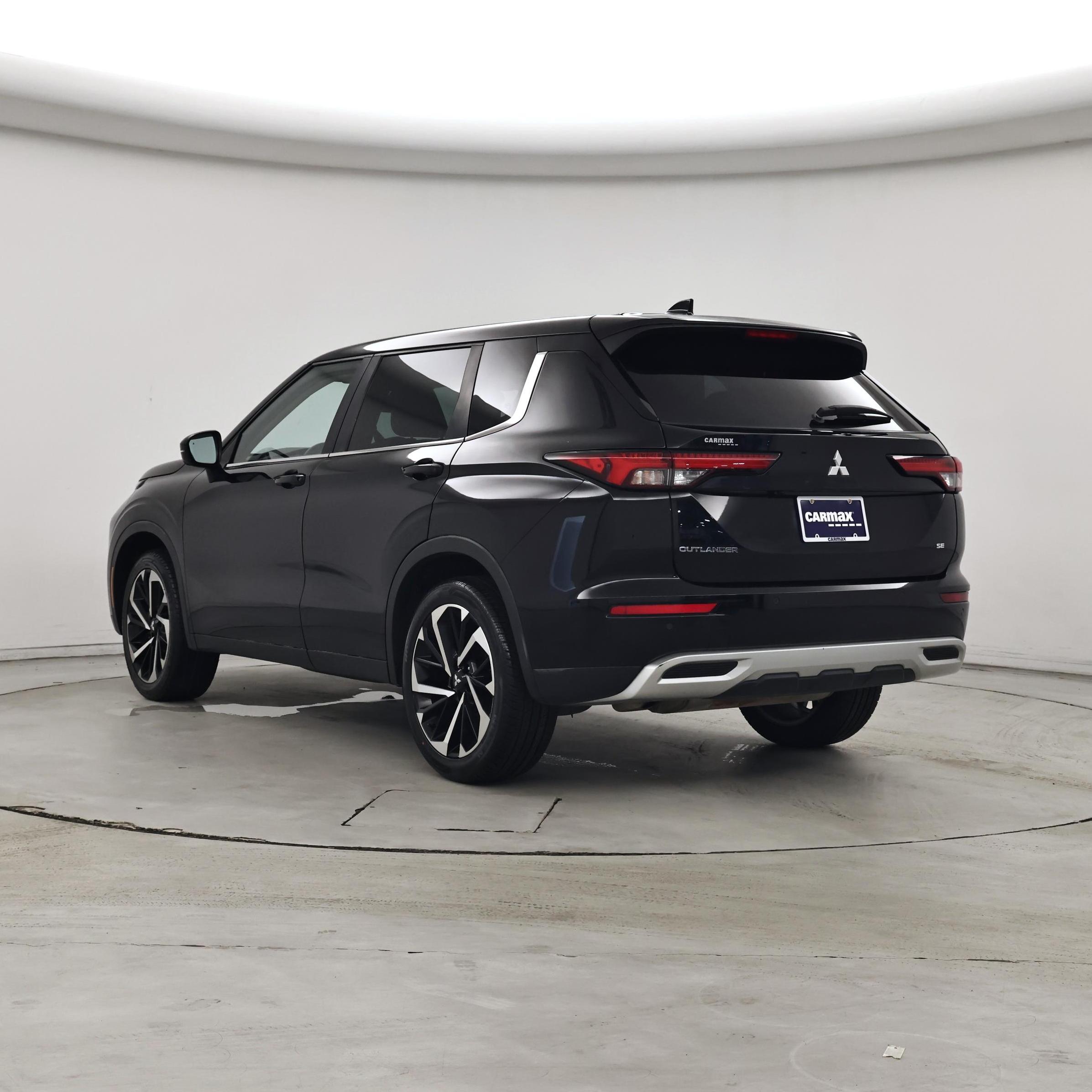 Thumbnail: 2023 Mitsubishi Outlander - 2
