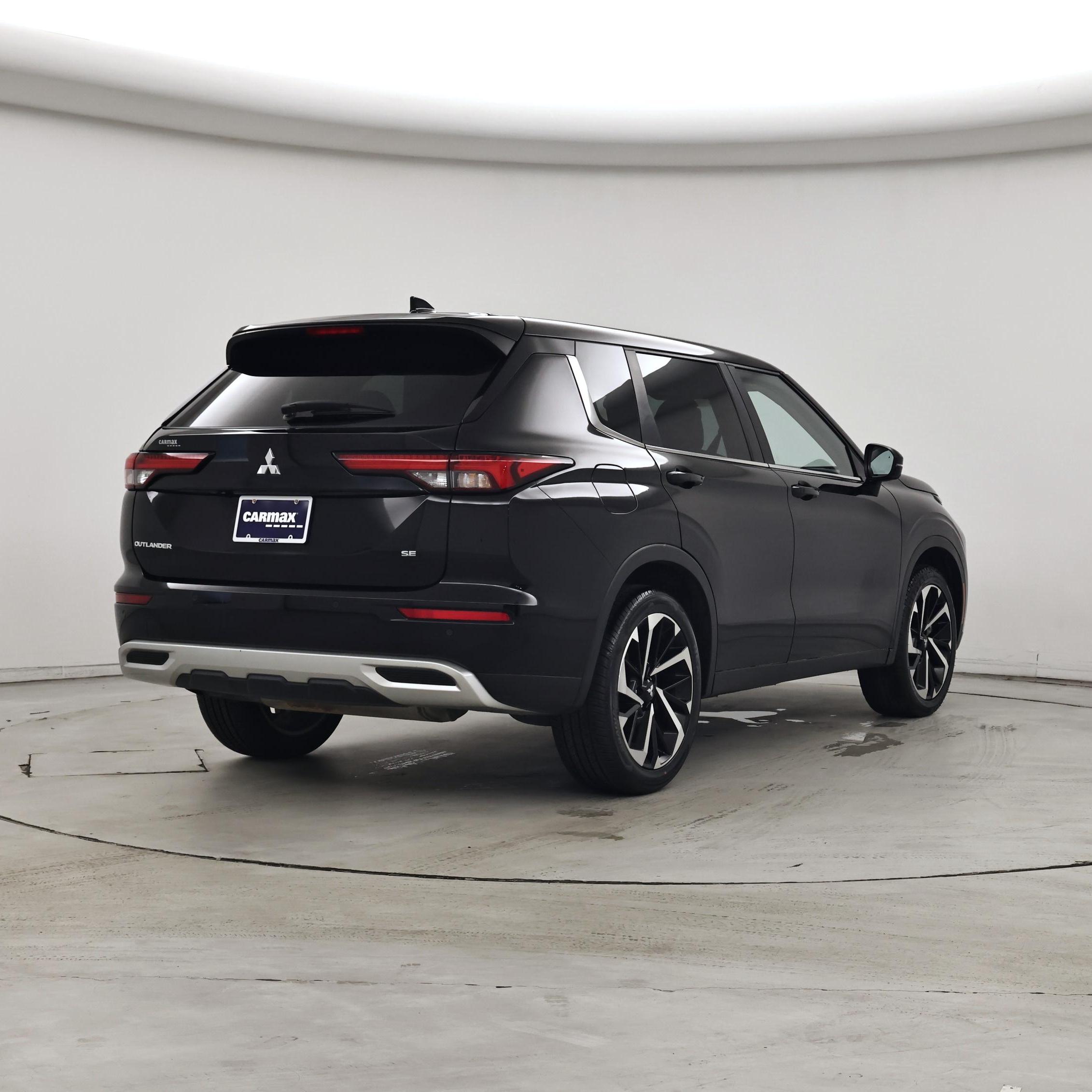 Thumbnail: 2023 Mitsubishi Outlander - 8