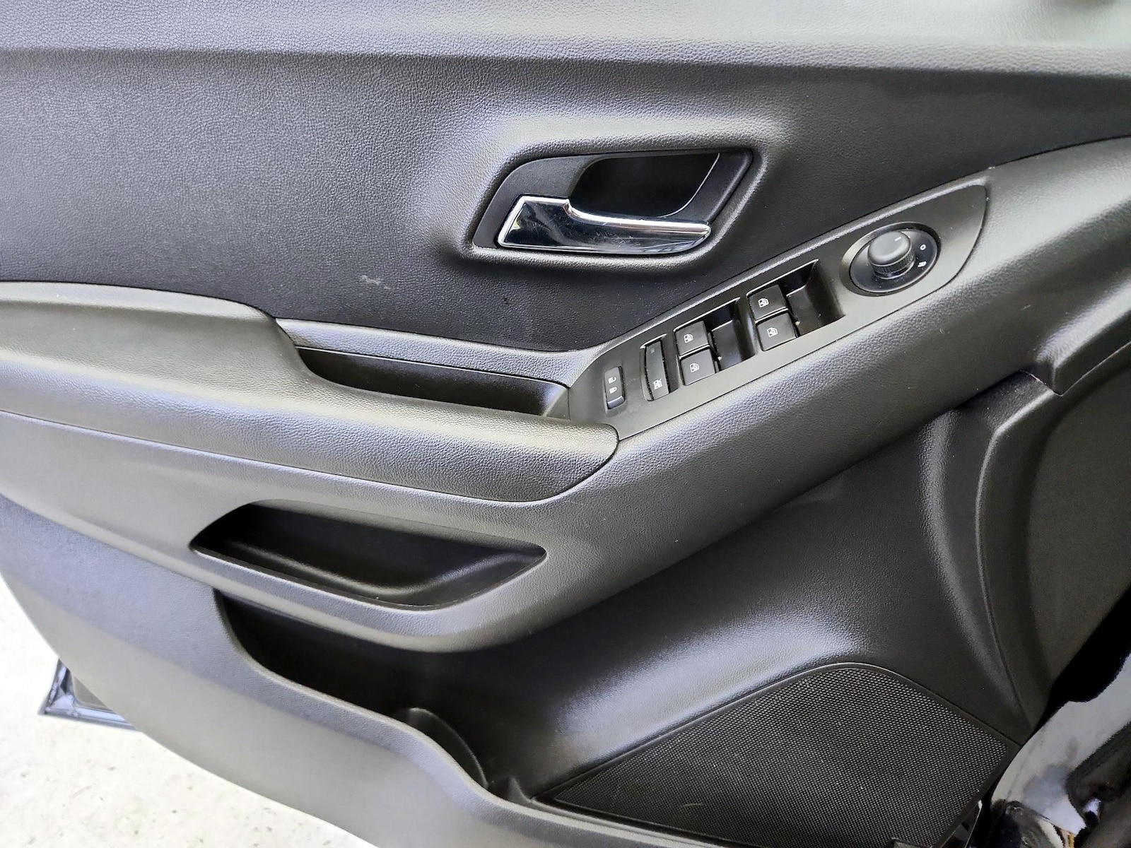 2022 Chevrolet Trax LS - Photo 13