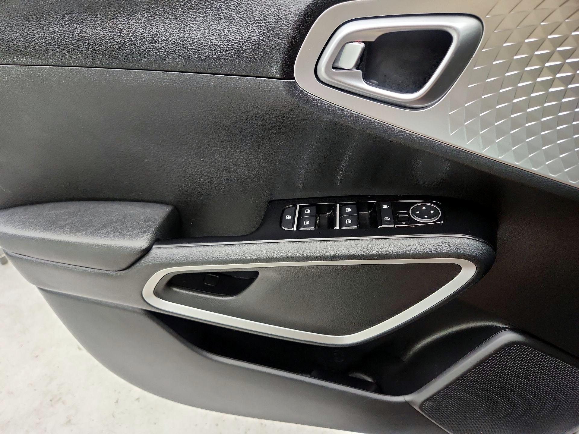 Thumbnail: 2023 Kia Soul - 12