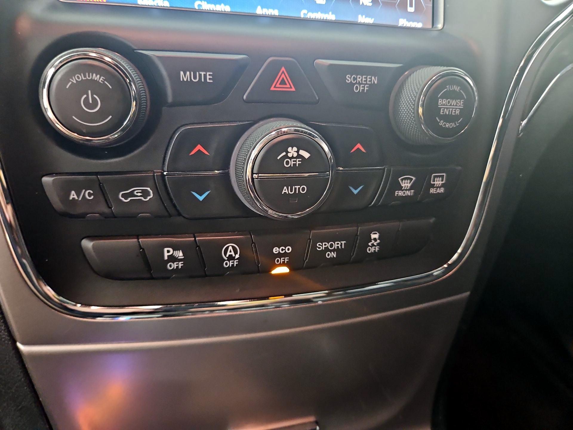 Thumbnail: 2018 Jeep Grand Cherokee - 17