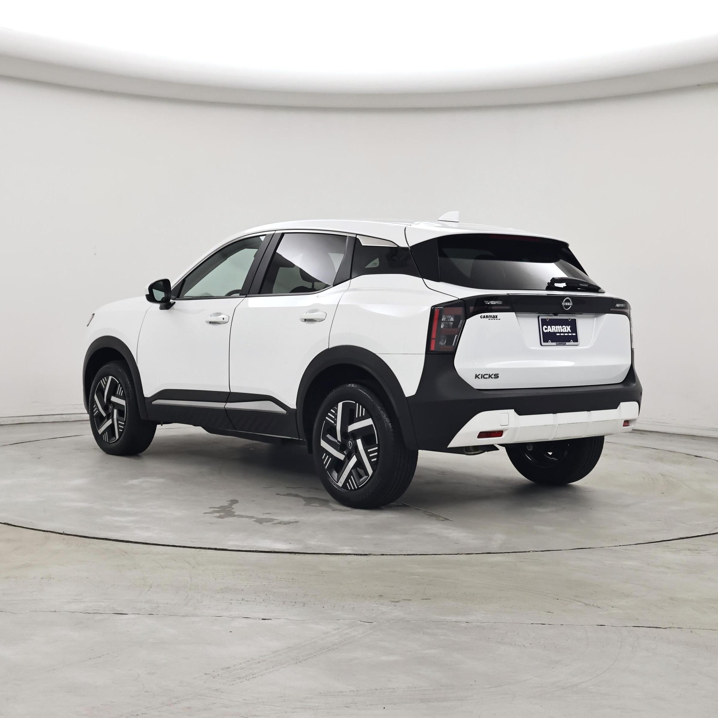 Thumbnail: 2025 Nissan Kicks - 2