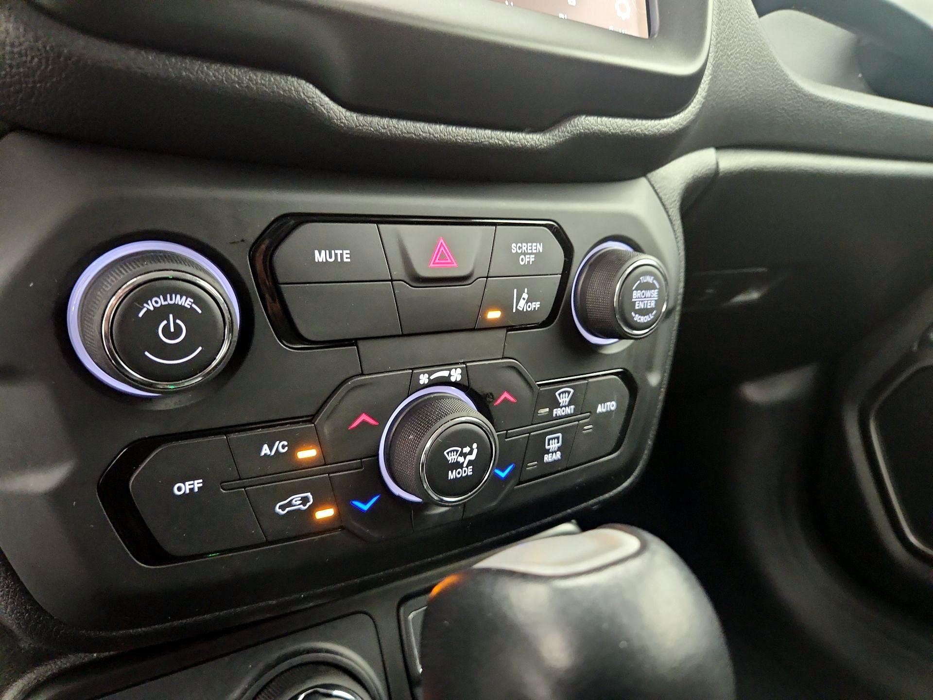 Thumbnail: 2021 Jeep Renegade - 17