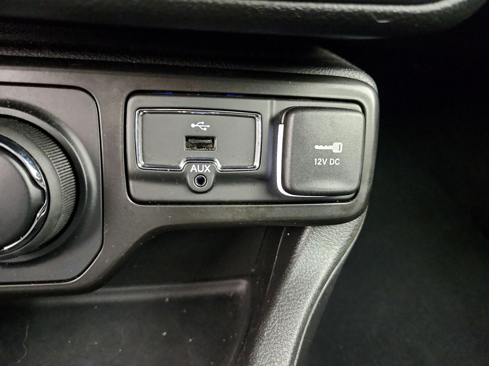 Thumbnail: 2021 Jeep Renegade - 19