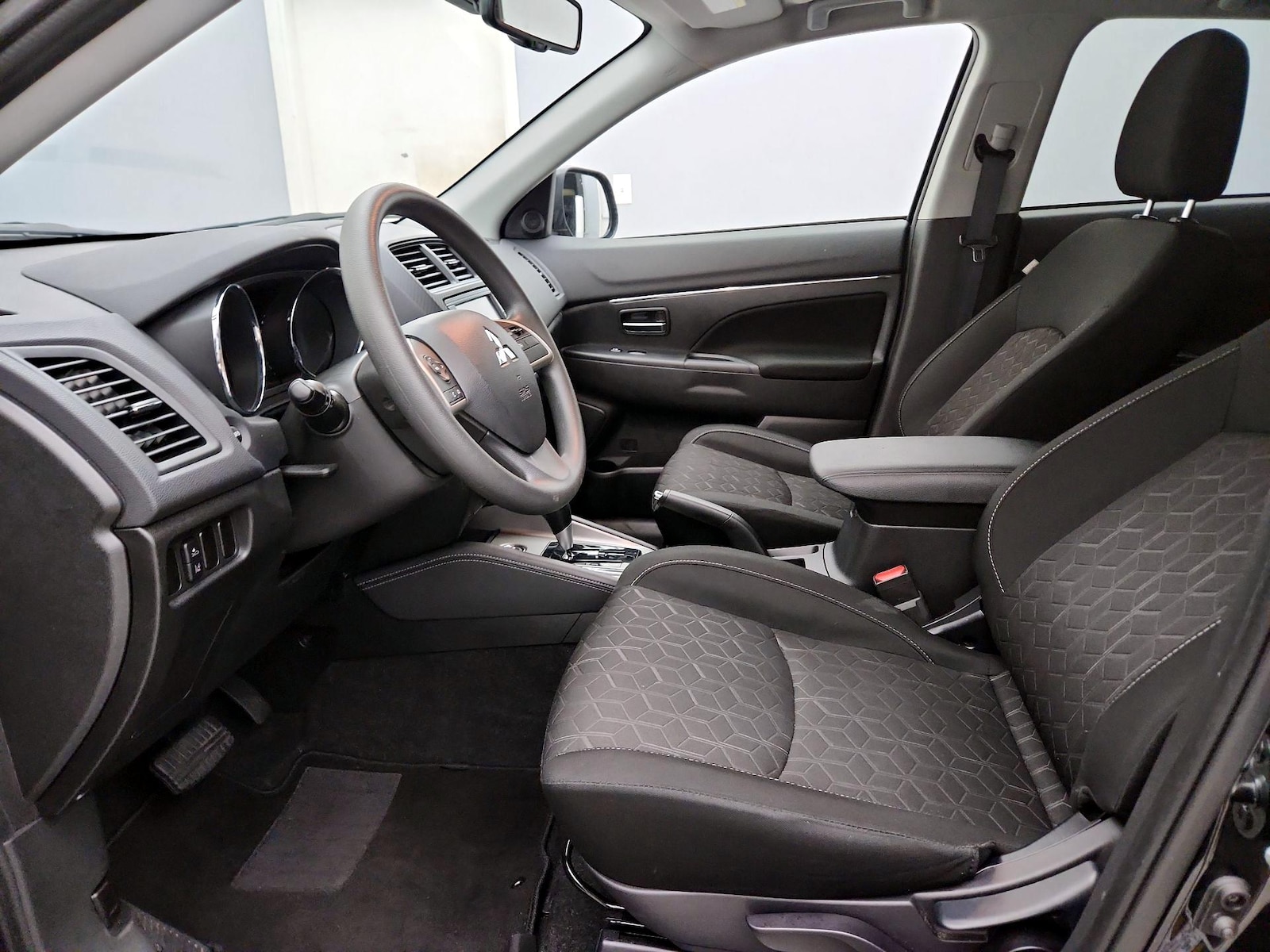 2025 Mitsubishi Outlander Sport ES - Photo 12