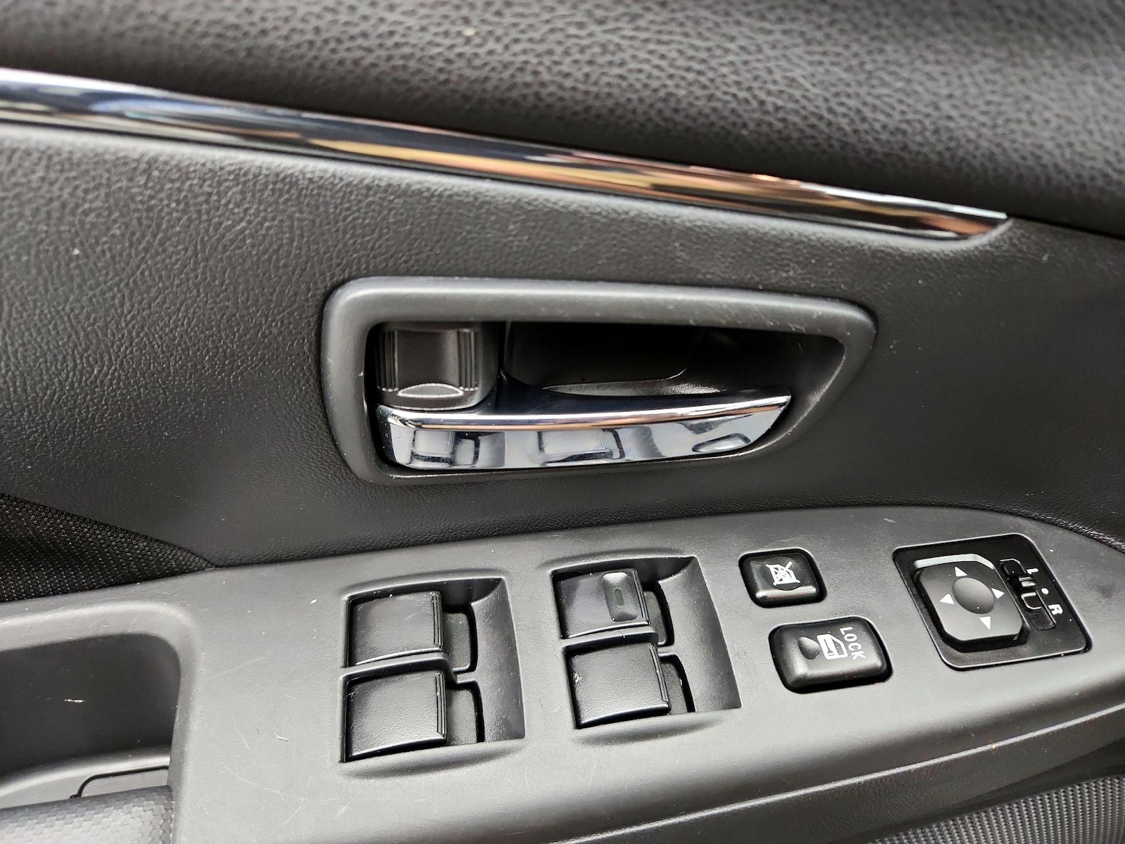 2025 Mitsubishi Outlander Sport ES - Photo 13