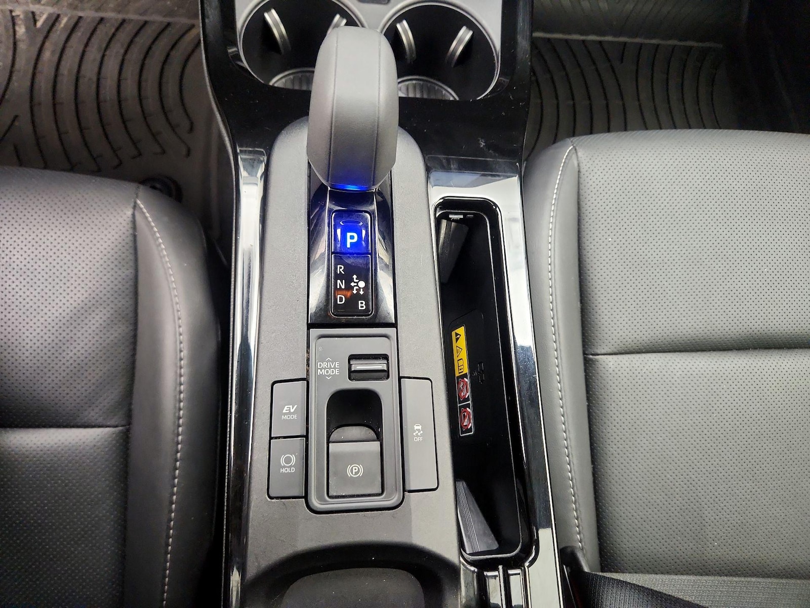 2024 Toyota Prius XLE - Photo 18