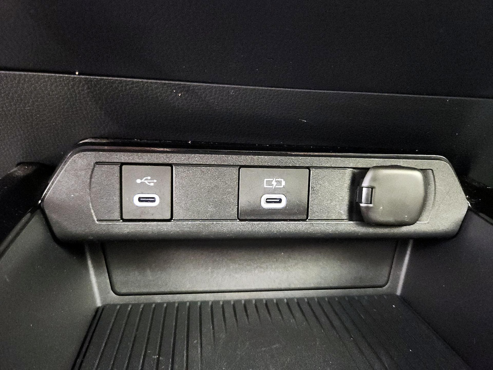 2024 Toyota Prius XLE - Photo 19