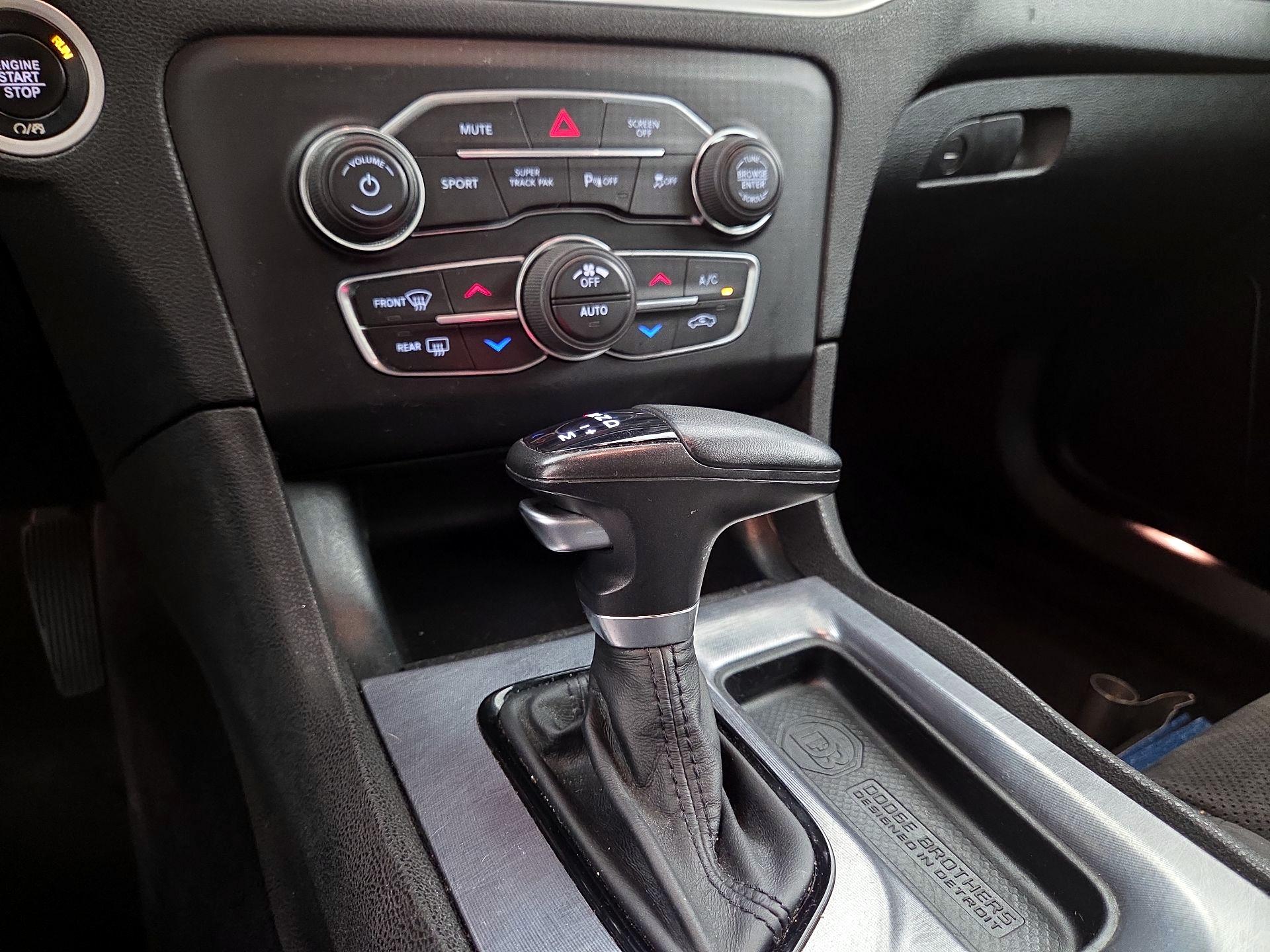 Thumbnail: 2017 Dodge Charger - 16